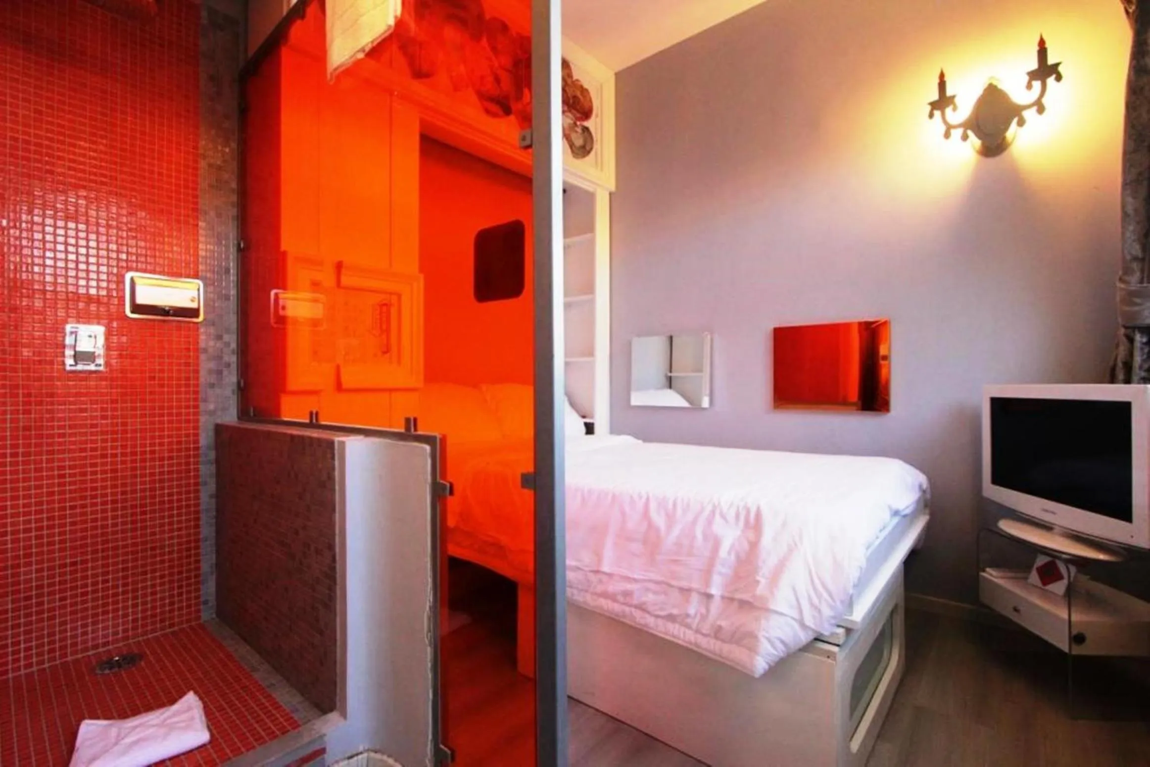 Decorative detail in Orange Hotel