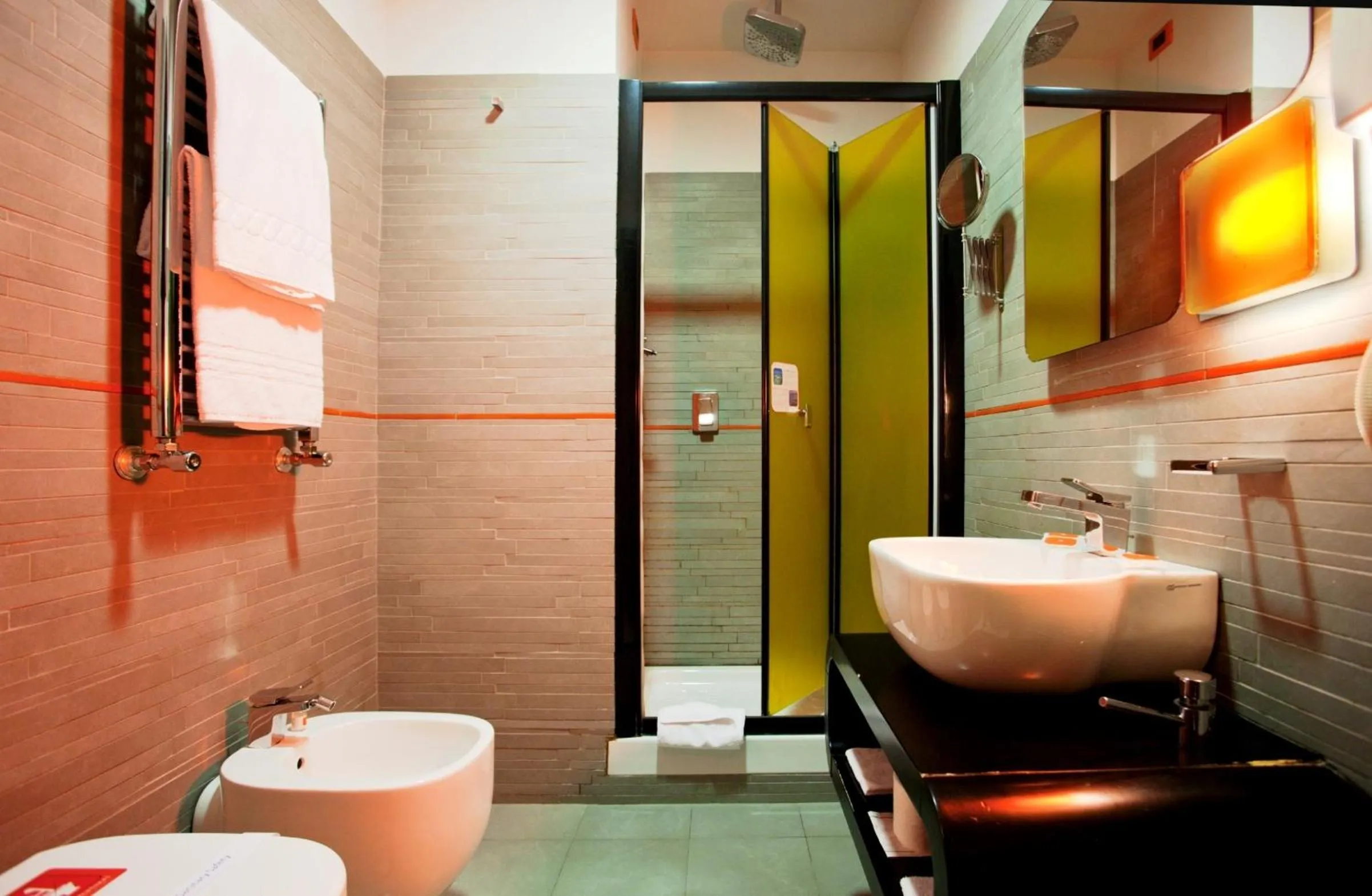 Shower in Orange Hotel