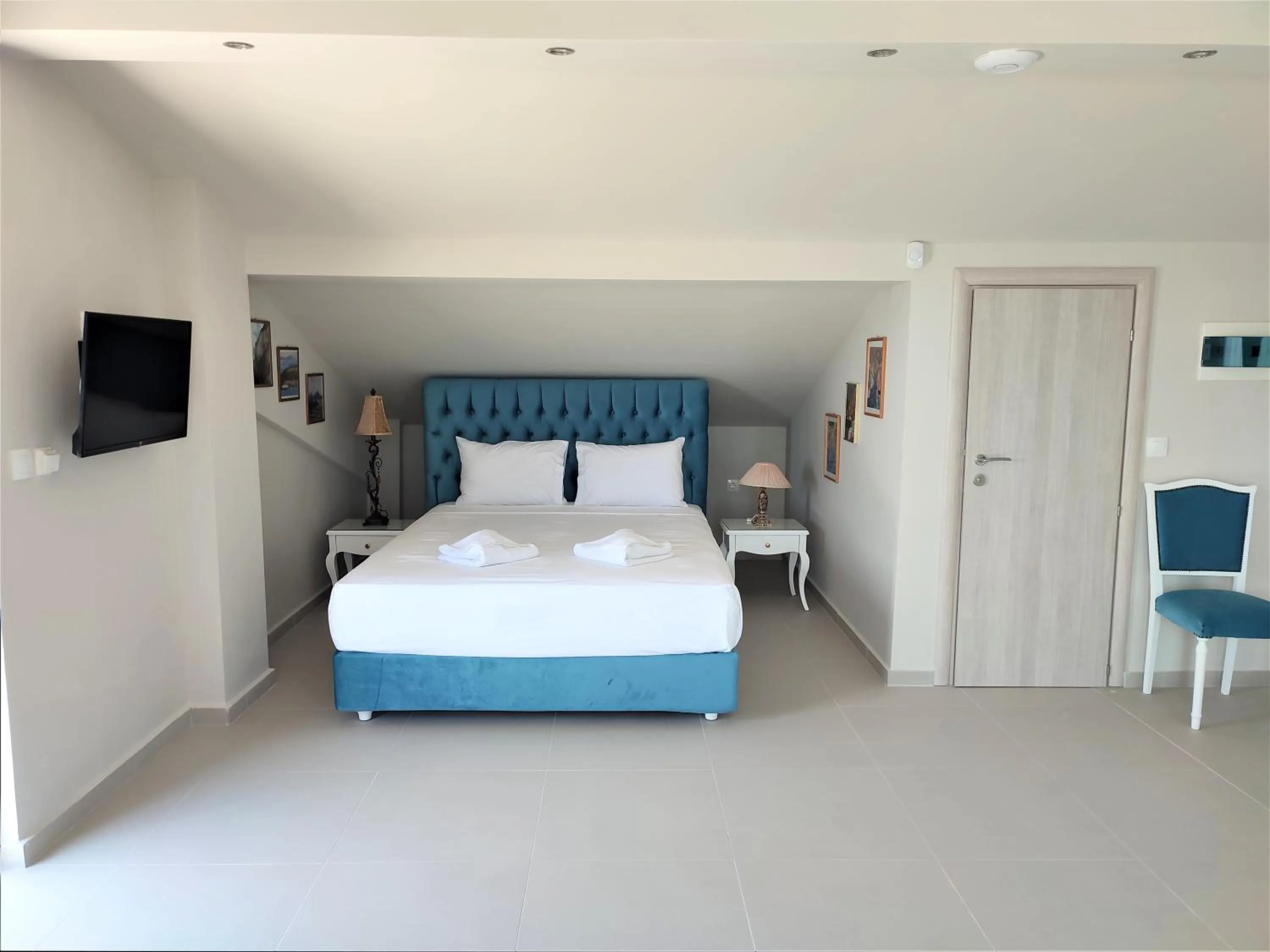 Photo of the whole room, Bed in Mykoniatika Villas