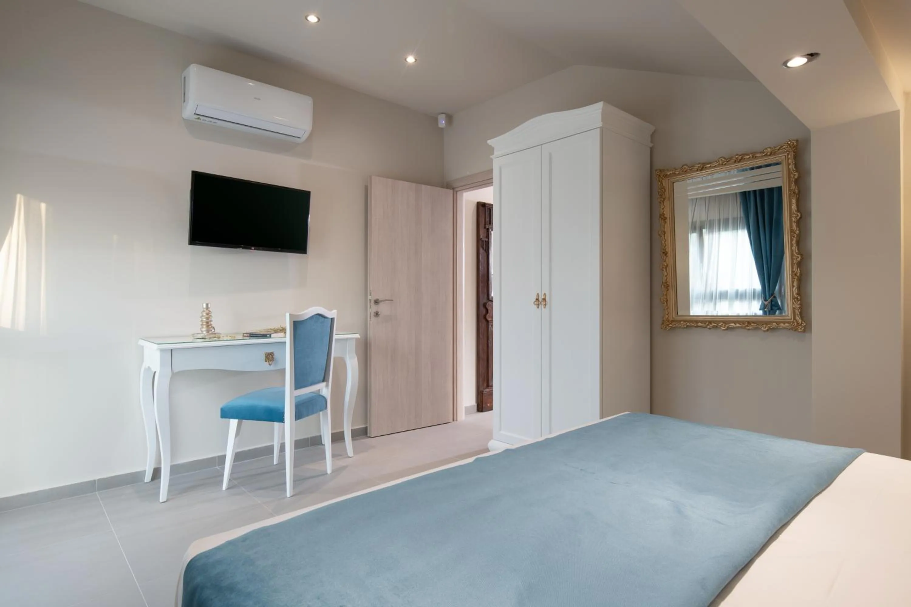 Photo of the whole room, Bed in Mykoniatika Villas