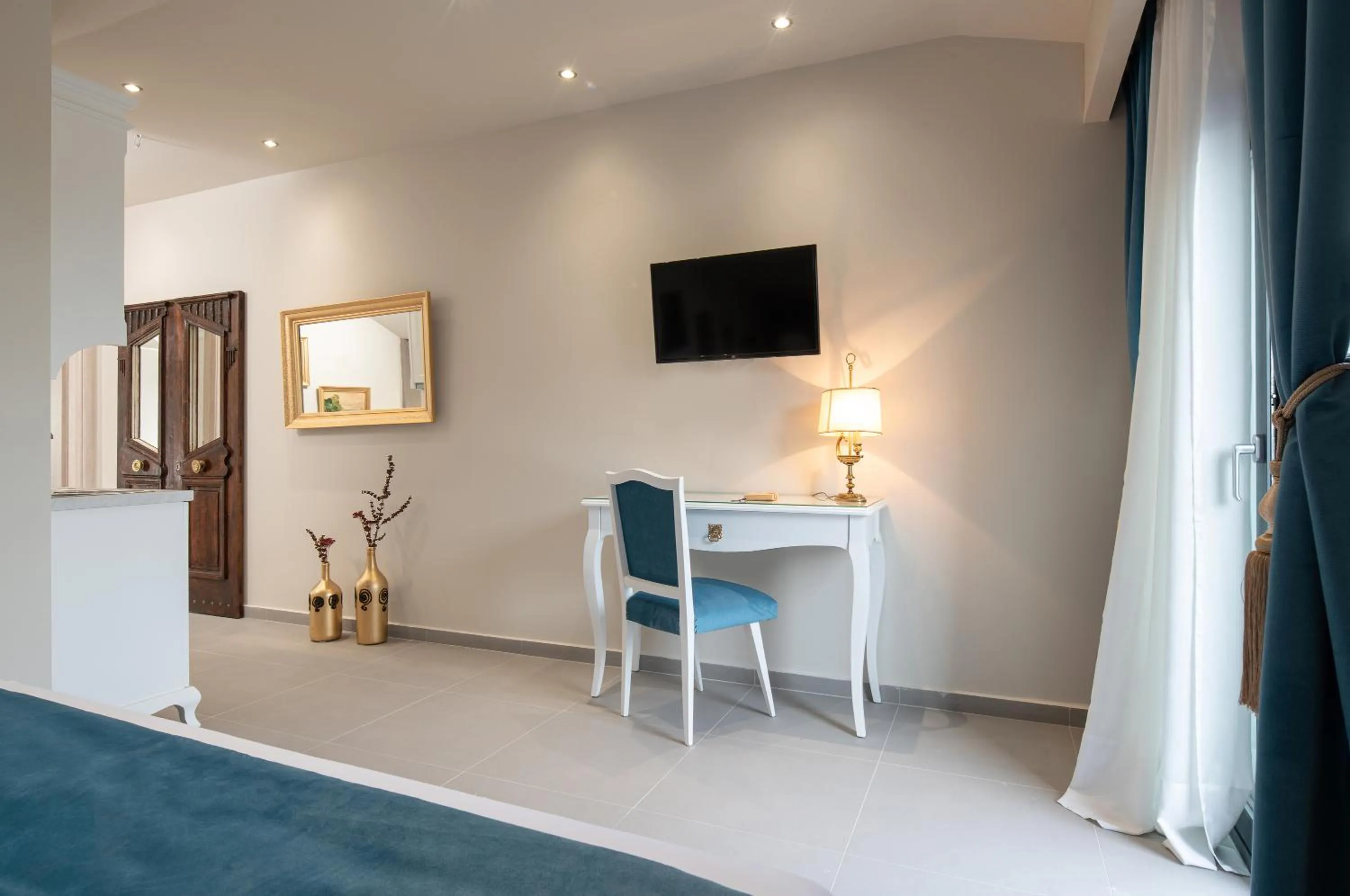 Photo of the whole room, Bed in Mykoniatika Villas