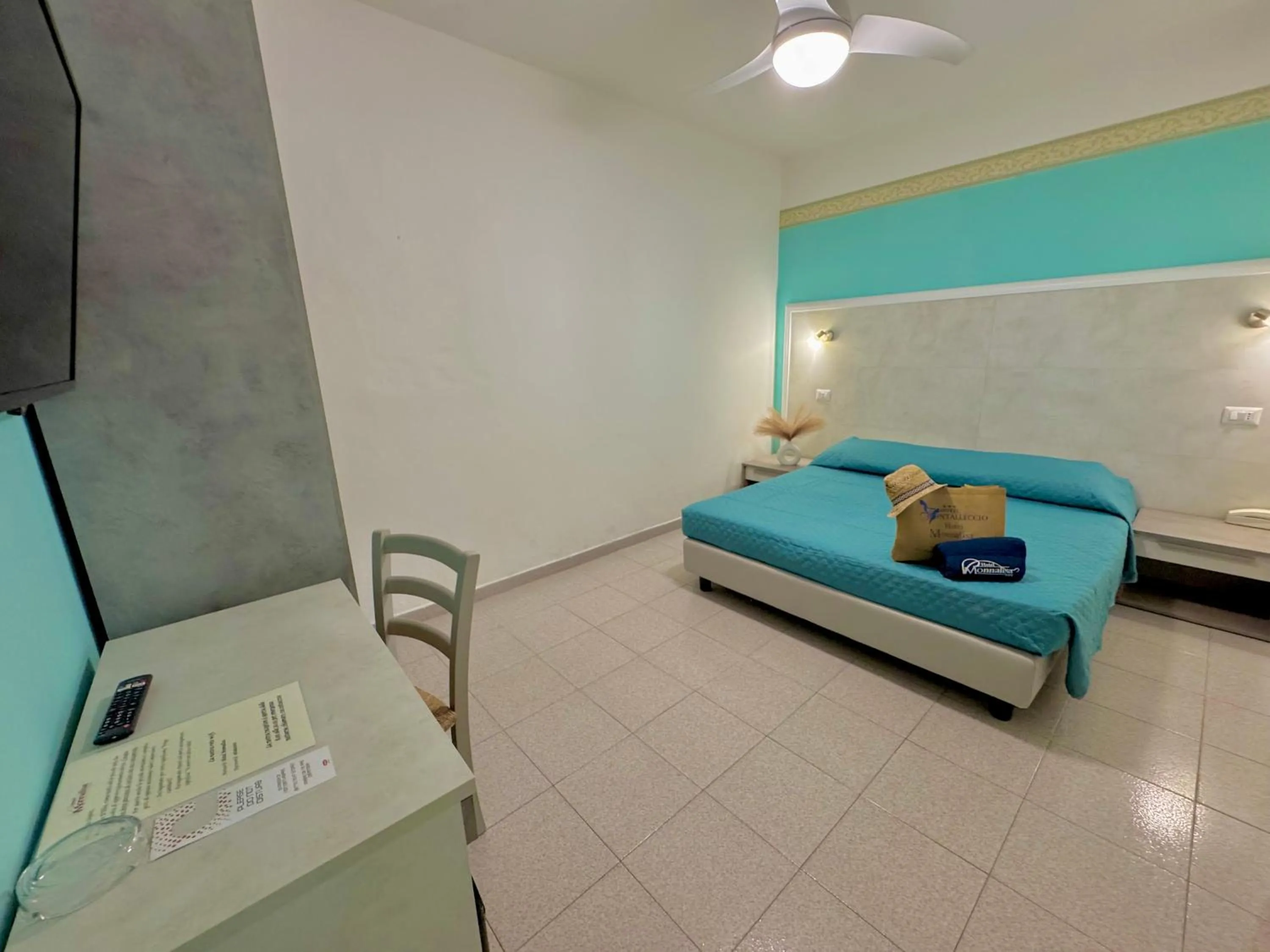 Bedroom, Bed in Hotel Monna Lisa