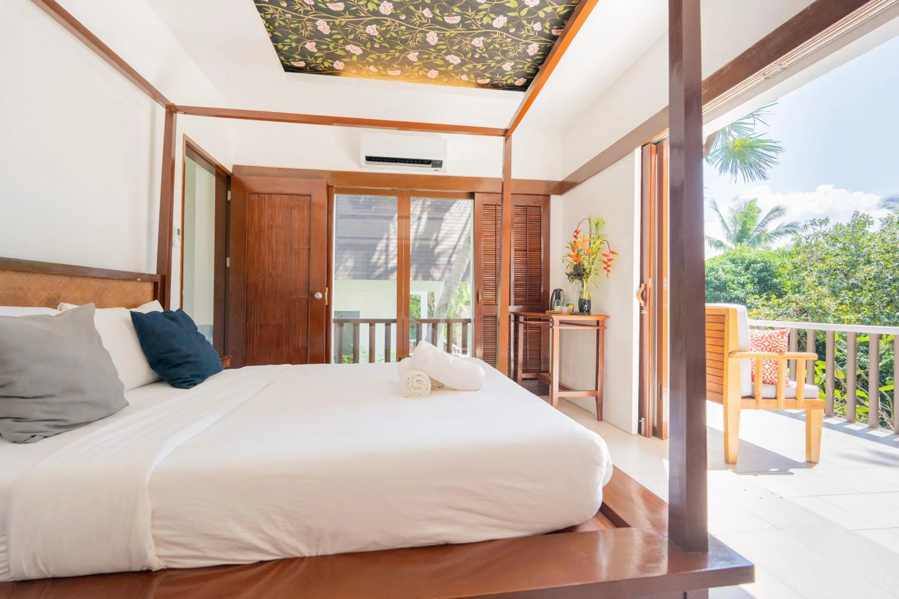 Patio, Bed in Casalay Boutique Villas & Dive