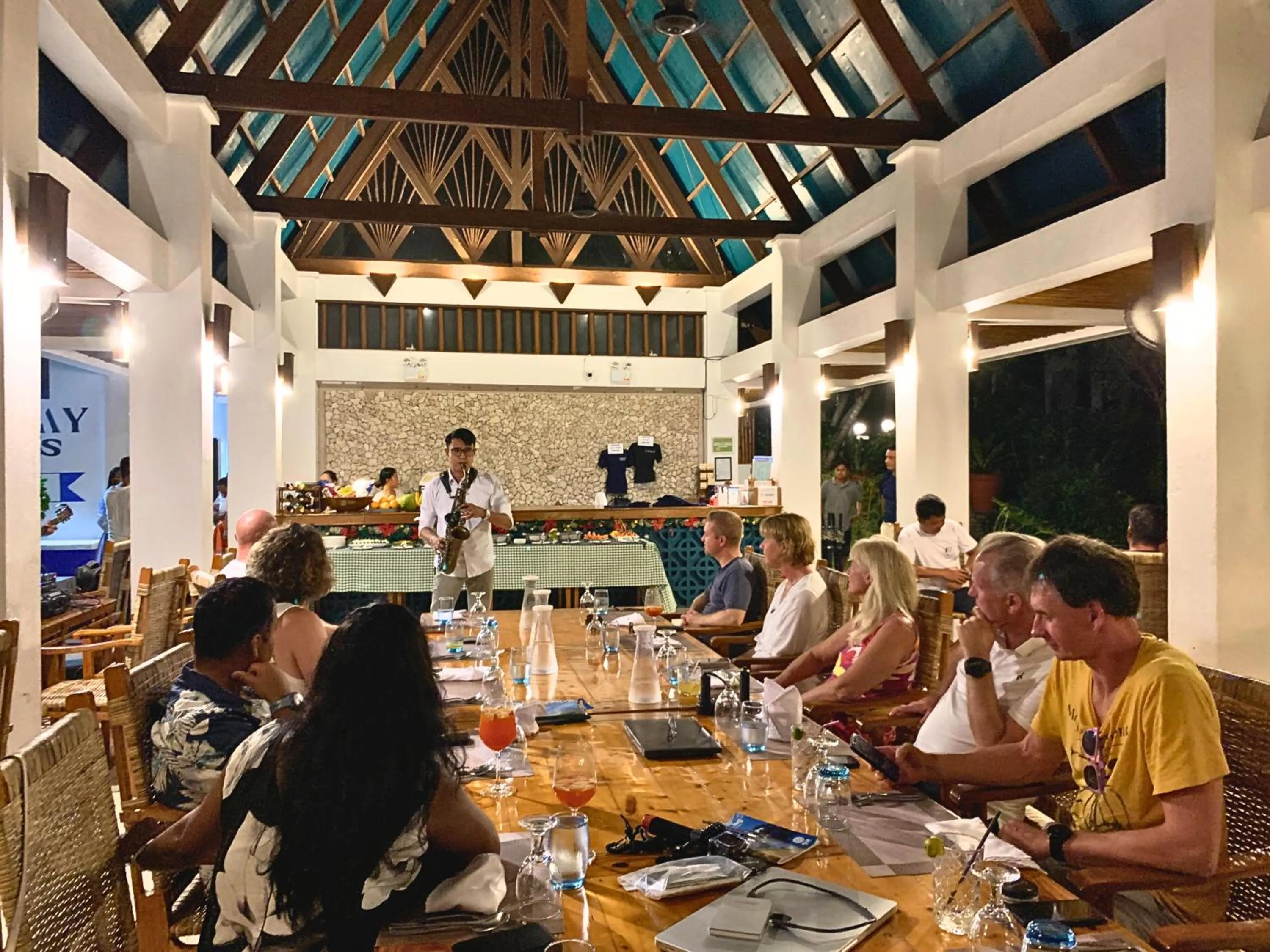 Restaurant/places to eat in Casalay Boutique Villas & Dive