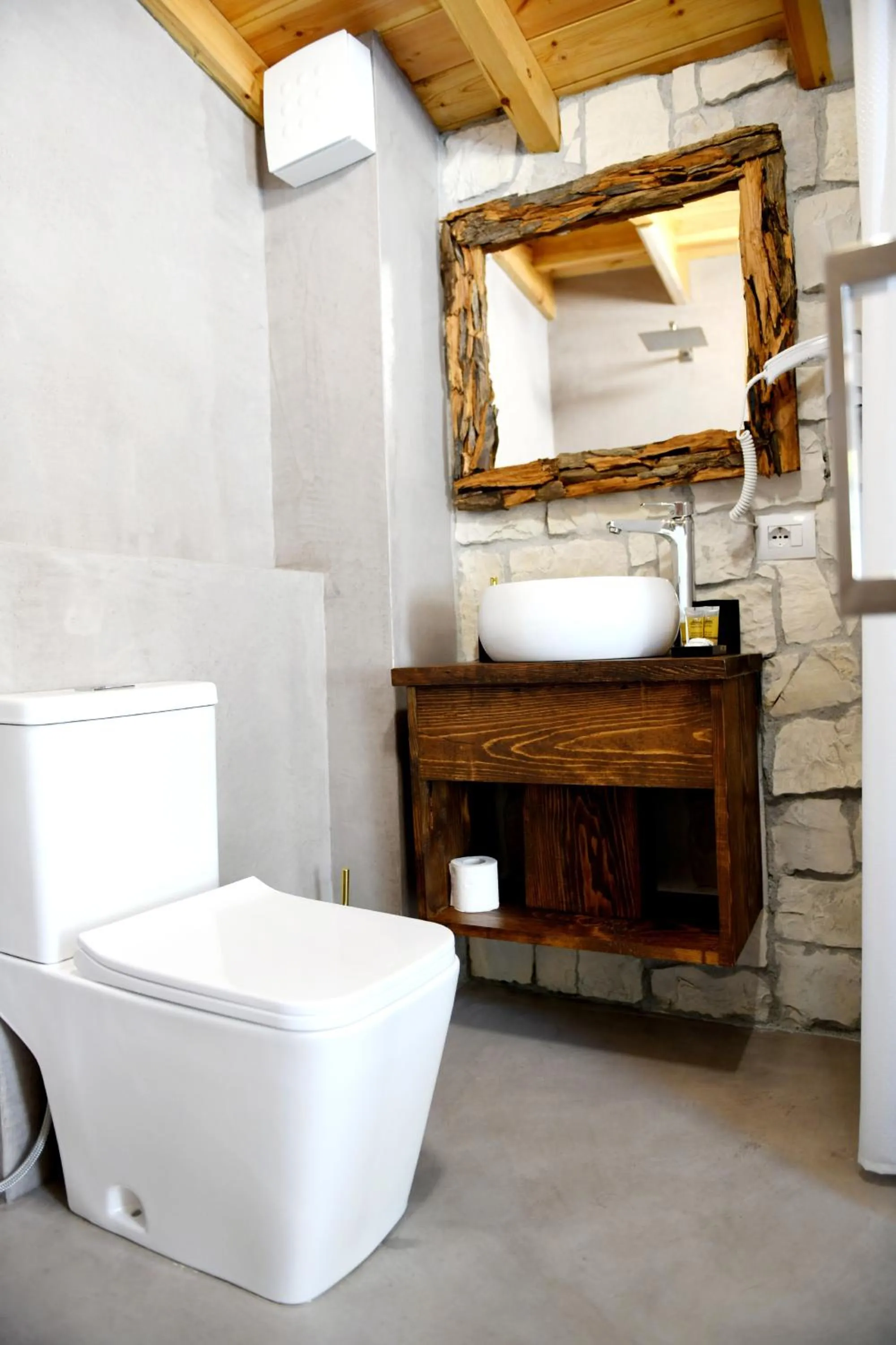 Toilet in Anhel Hotel