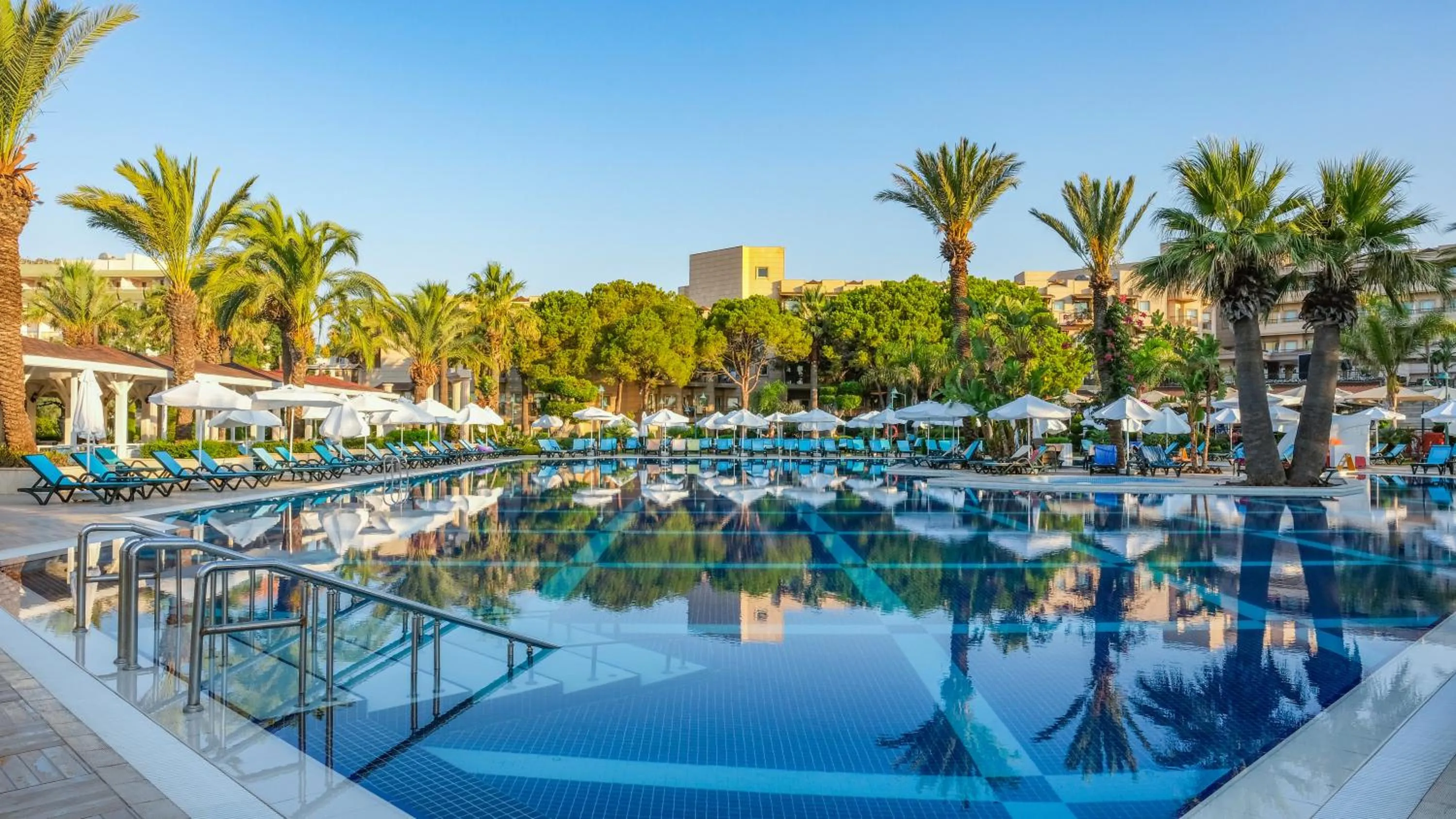 Swimming pool in Crystal Tat Beach Pearl Collection - Ultimate All Inclusive