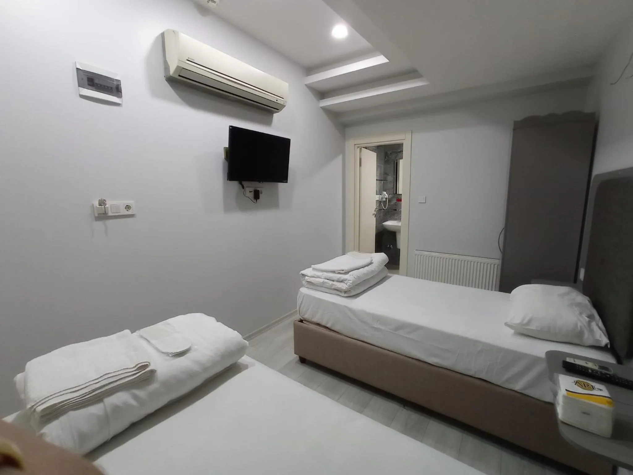 Bed in Emin Konak Hotel