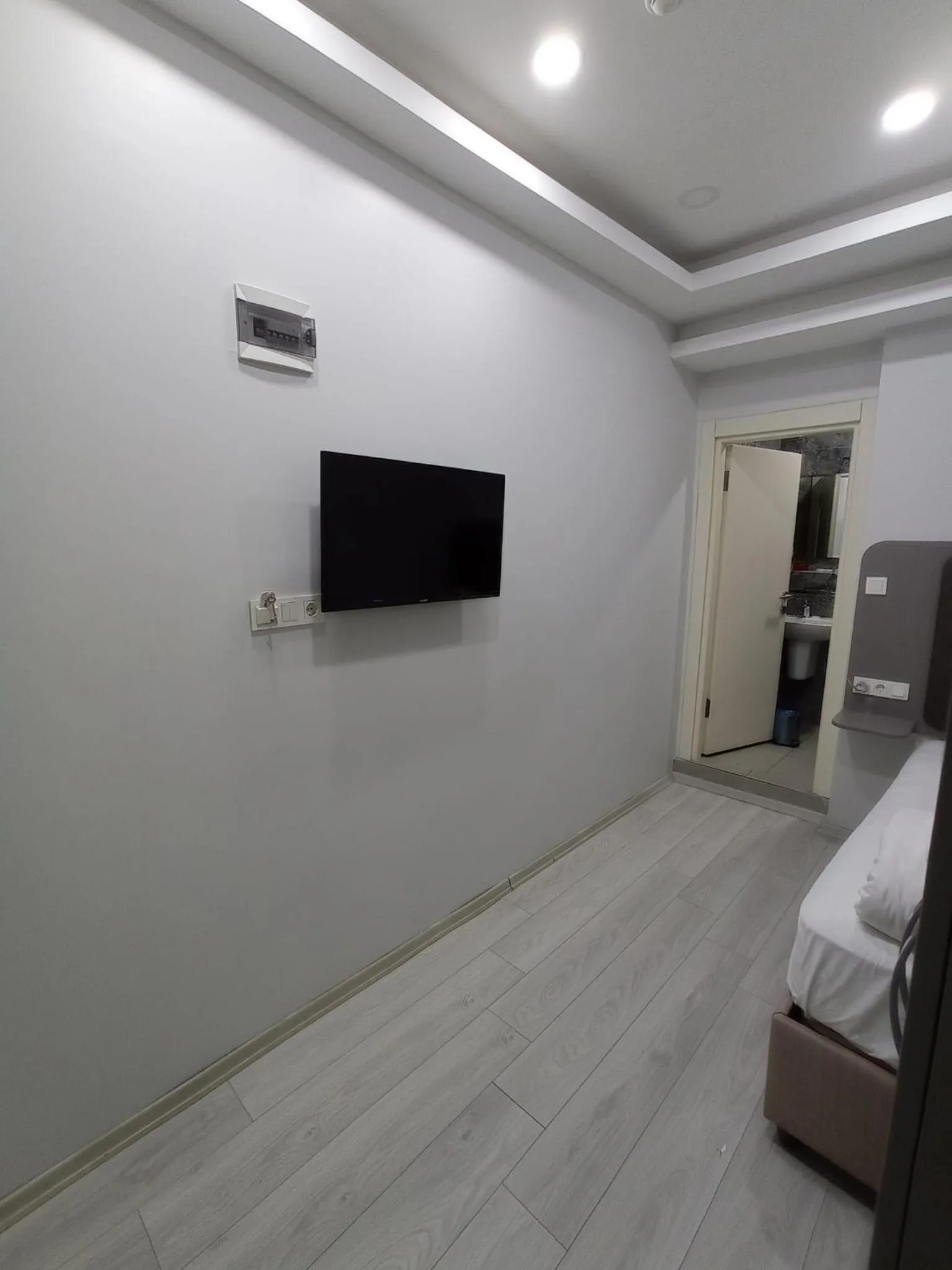 Communal lounge/ TV room, Bed in Emin Konak Hotel