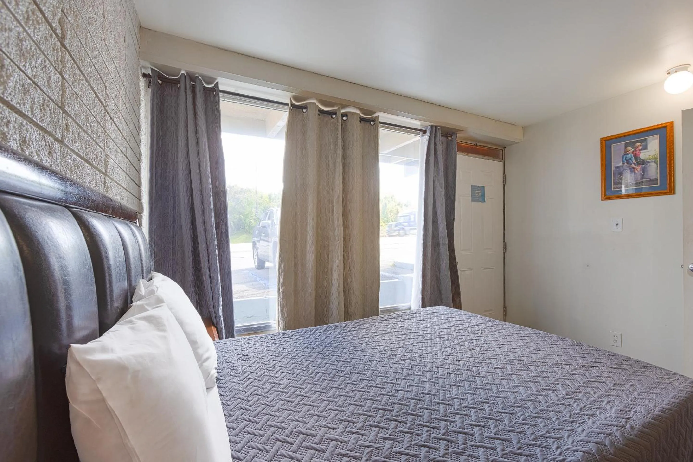 Bedroom, Bed in Sonrise Inn Lincoln Hwy By OYO