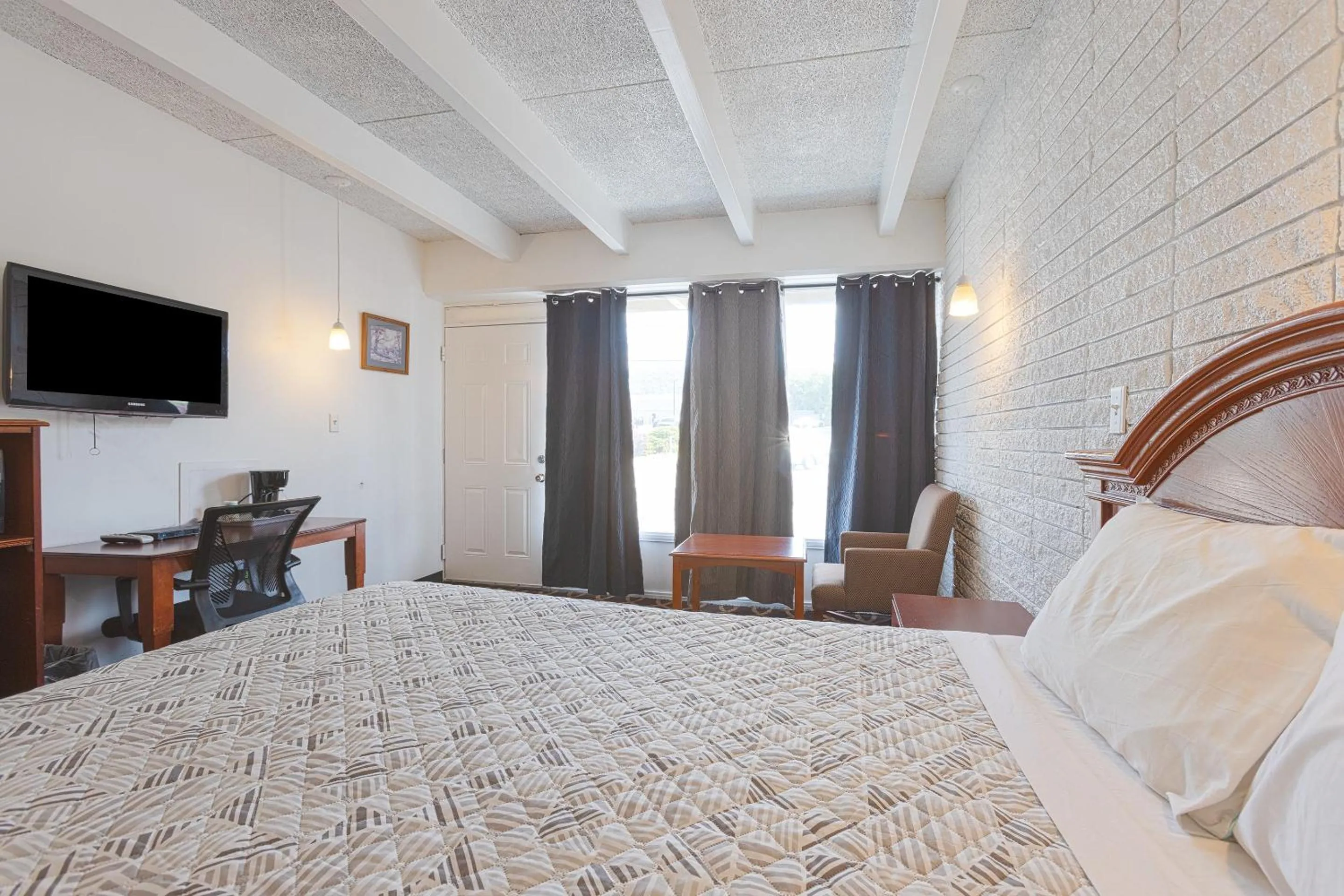 Bedroom, Bed in Sonrise Inn Lincoln Hwy By OYO