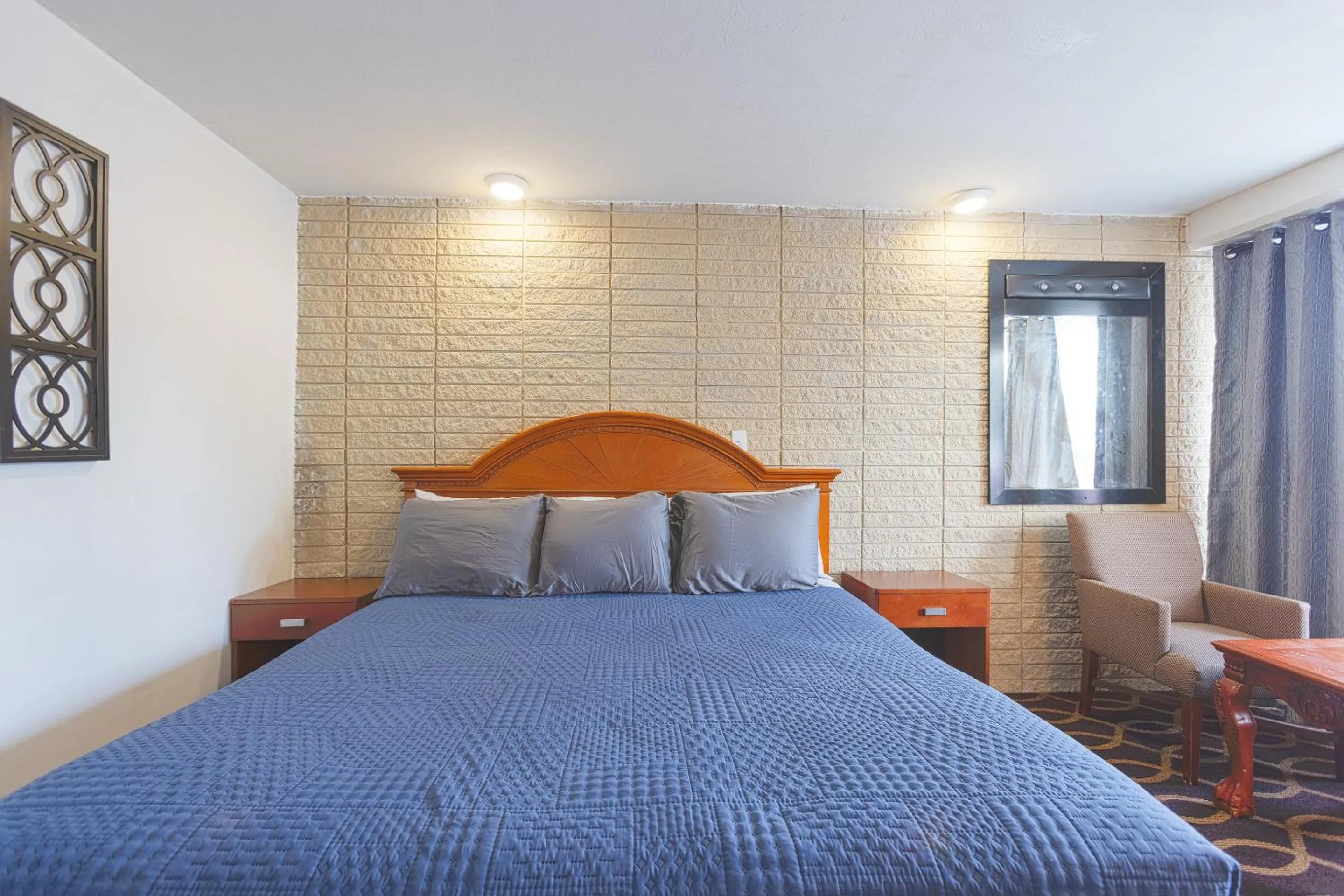 Bedroom, Bed in Sonrise Inn Lincoln Hwy By OYO