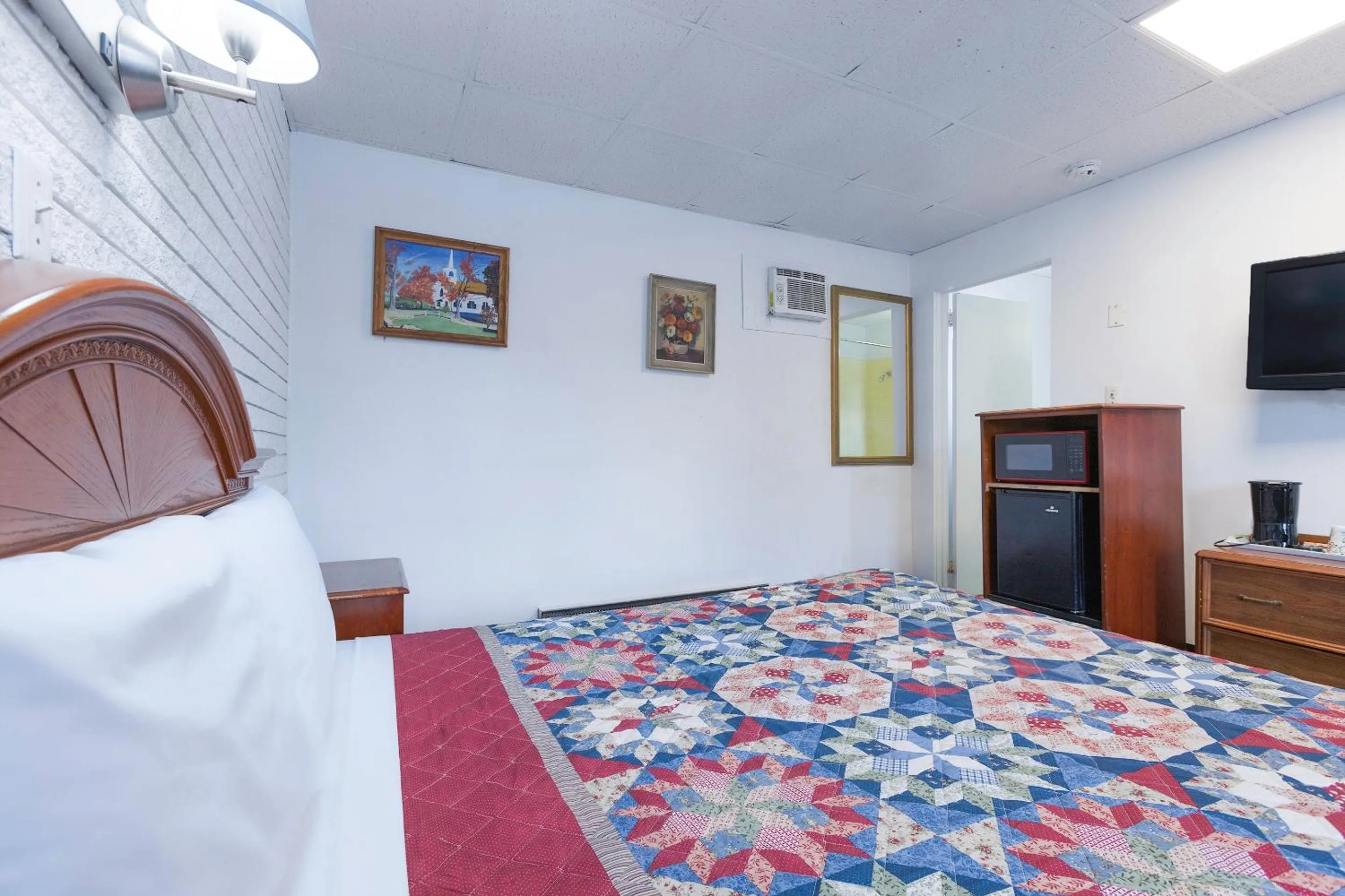 Bedroom, Bed in Sonrise Inn Lincoln Hwy By OYO