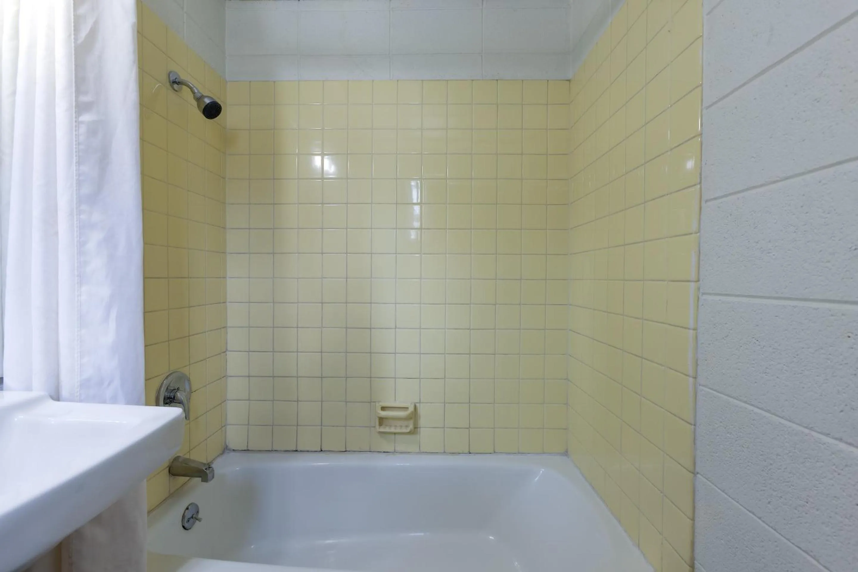 Bathroom in Sonrise Inn Lincoln Hwy By OYO