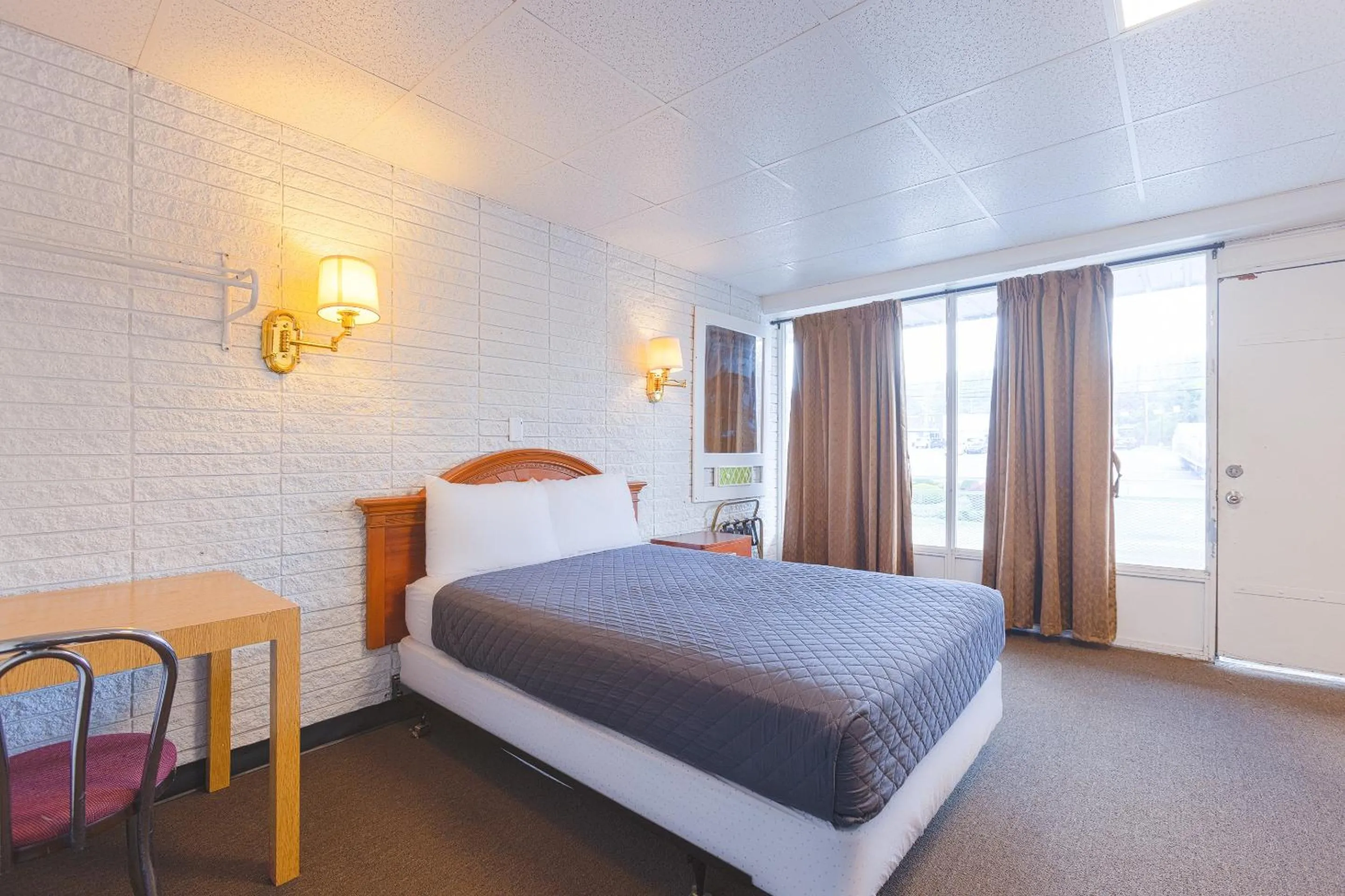 Bedroom, Bed in Sonrise Inn Lincoln Hwy By OYO