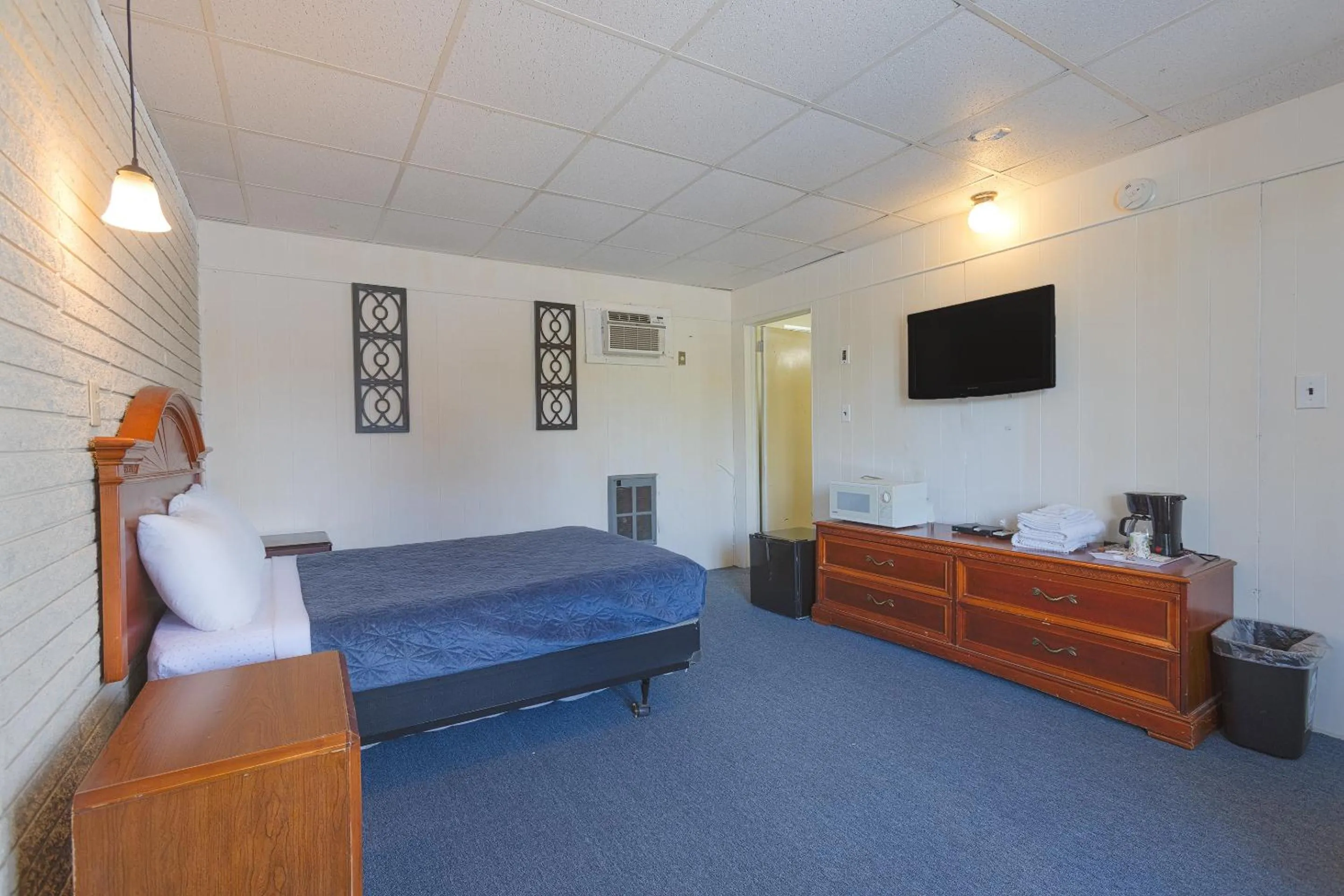 Bedroom in Sonrise Inn Lincoln Hwy By OYO