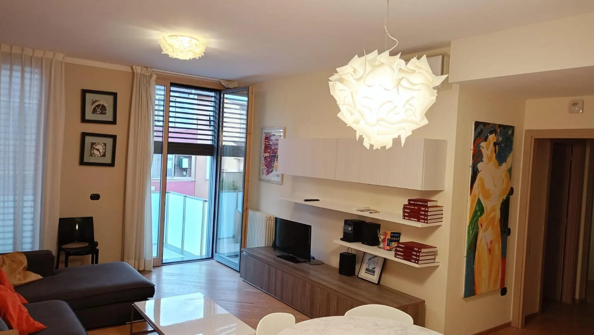 Communal lounge/ TV room in Blue Shades Hotel