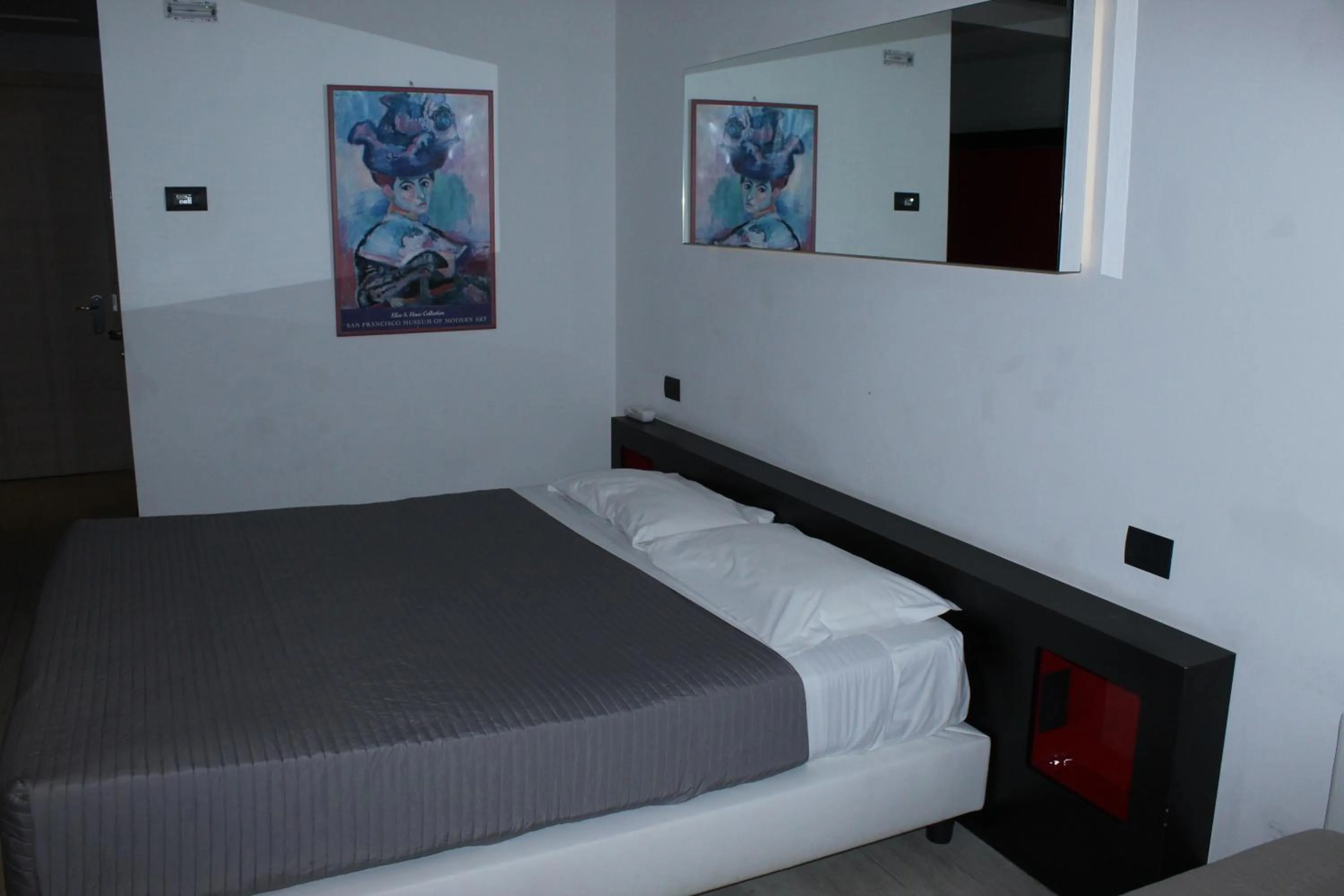 TV and multimedia, Bed in Blue Shades Hotel