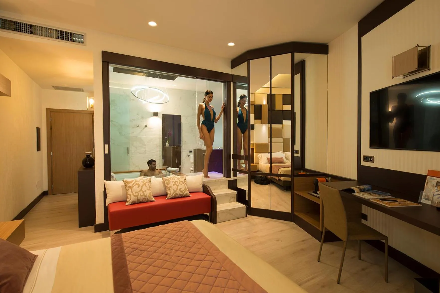 Communal lounge/ TV room, Bed in THotel Lamezia