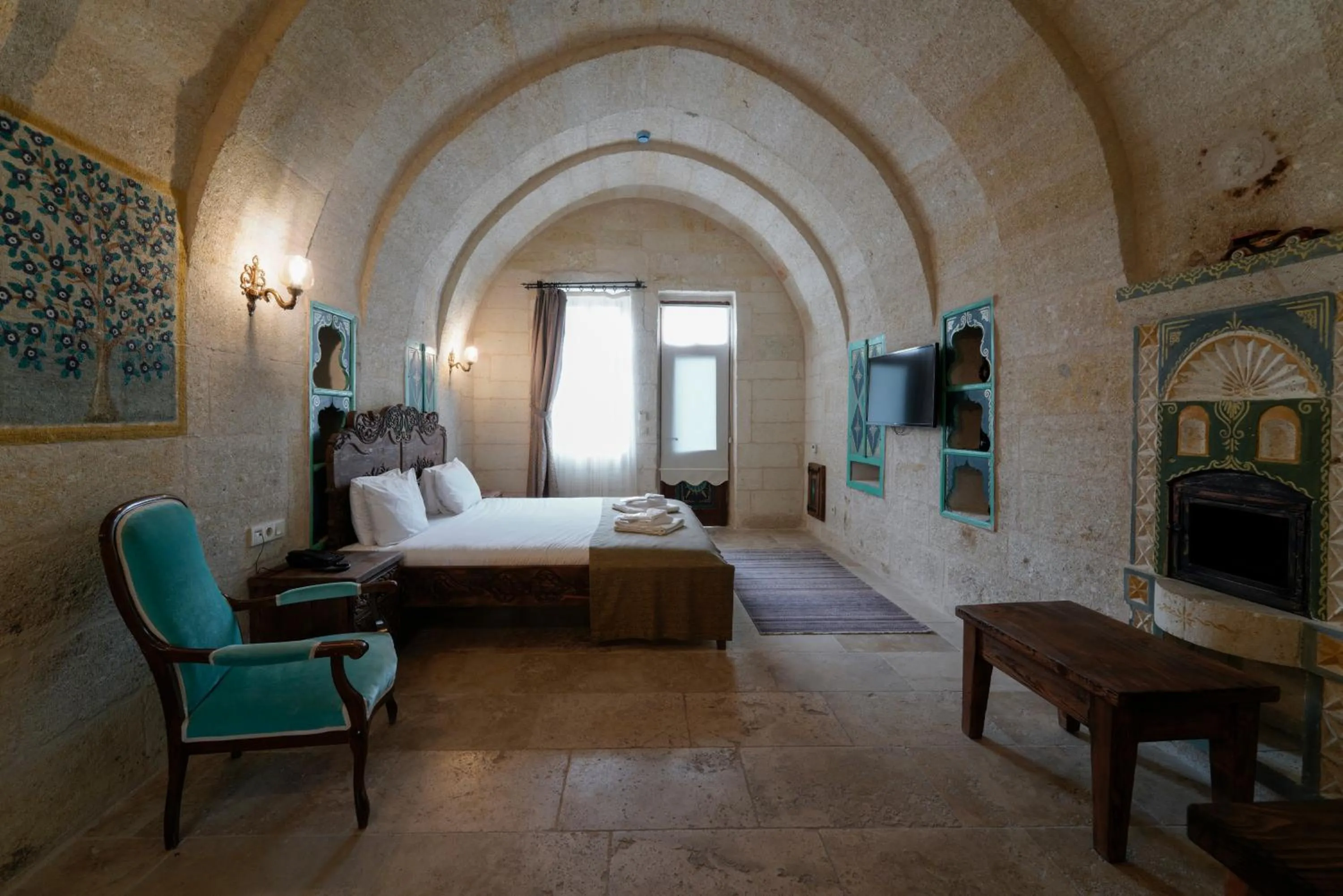 Seating area, Bed in Capp Royal Cave HOTEL