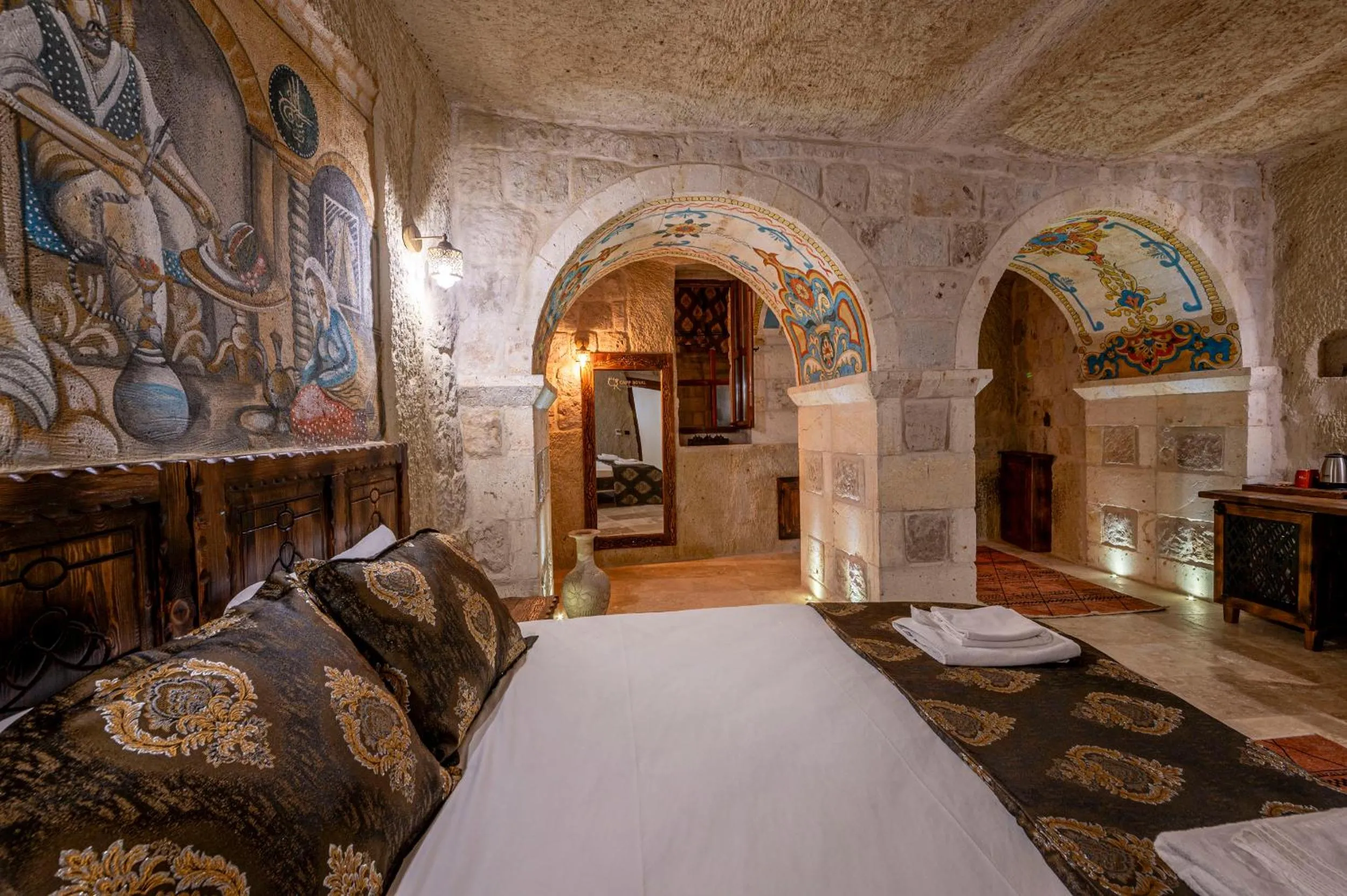 Bedroom, Bed in Capp Royal Cave HOTEL