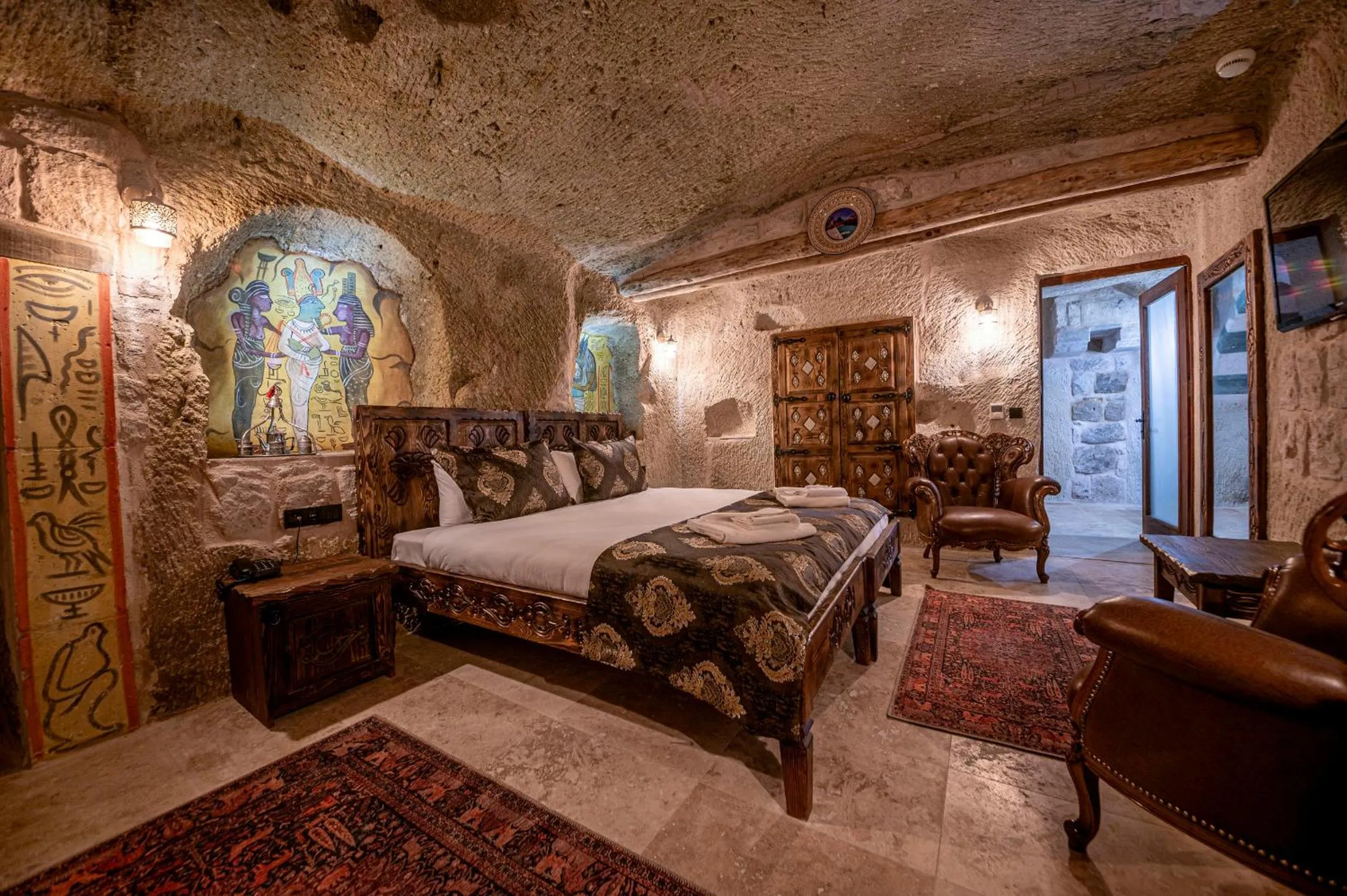 Bedroom, Bed in Capp Royal Cave HOTEL