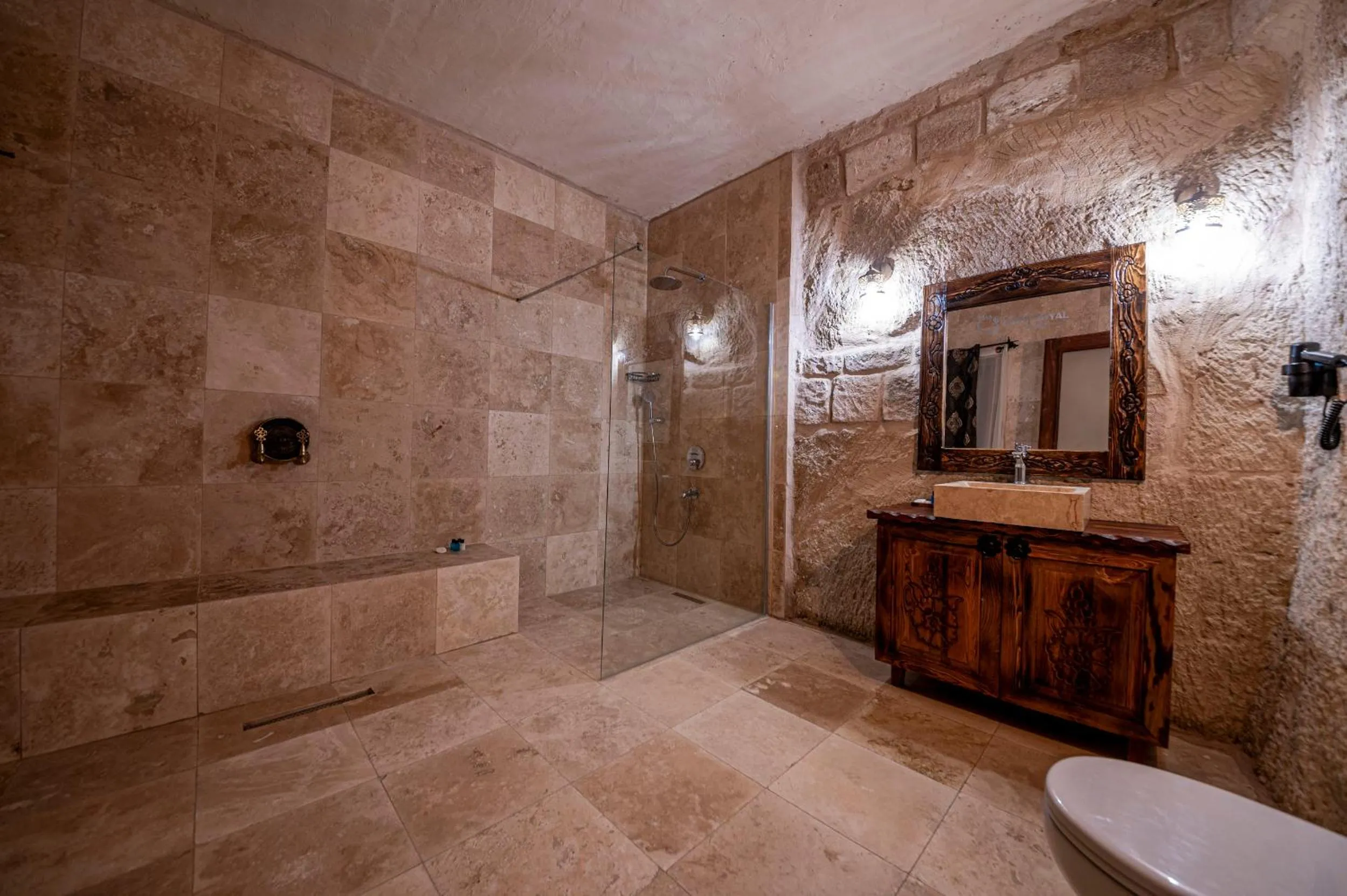 Public Bath in Capp Royal Cave HOTEL