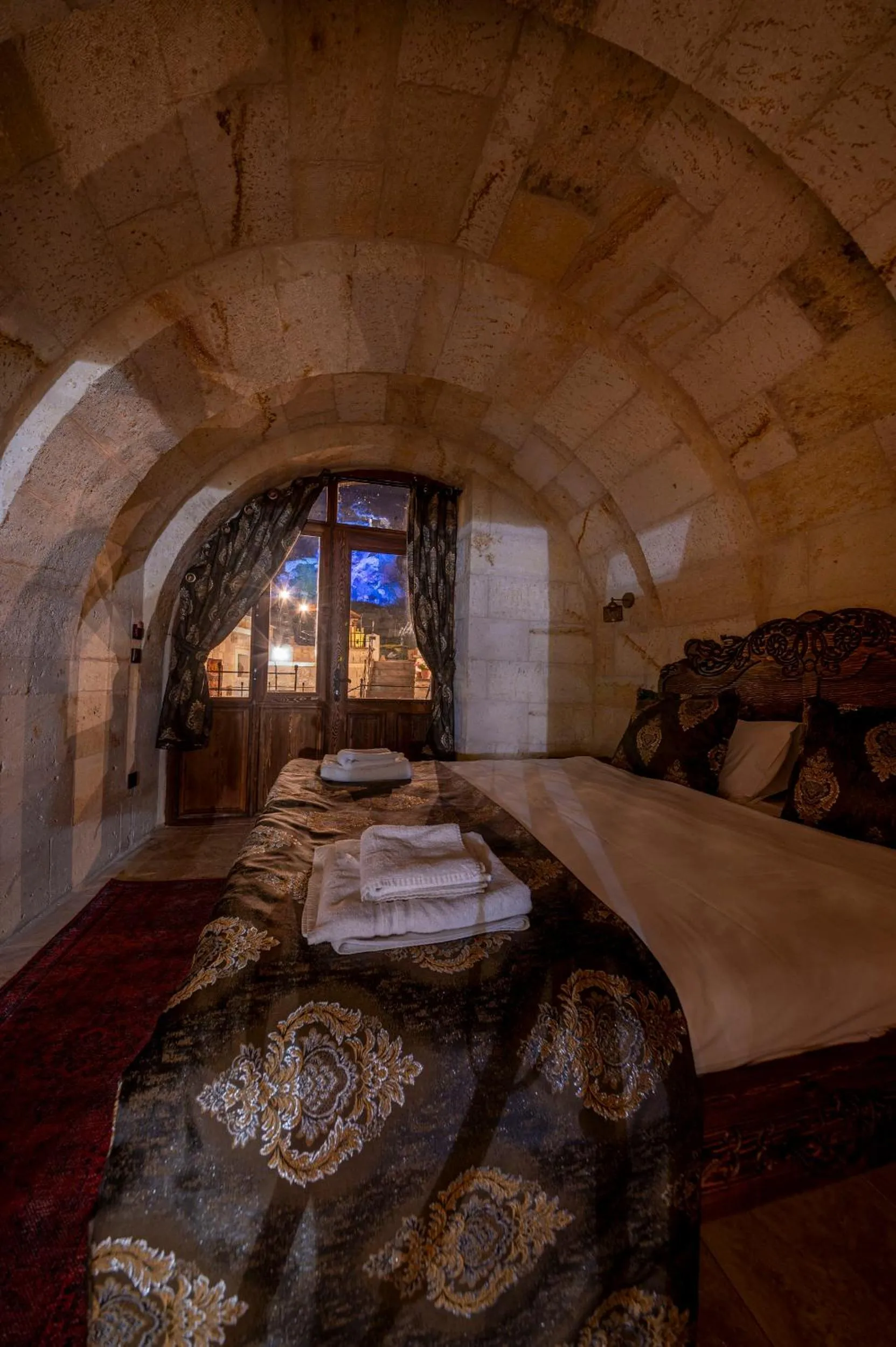 Bed in Capp Royal Cave HOTEL