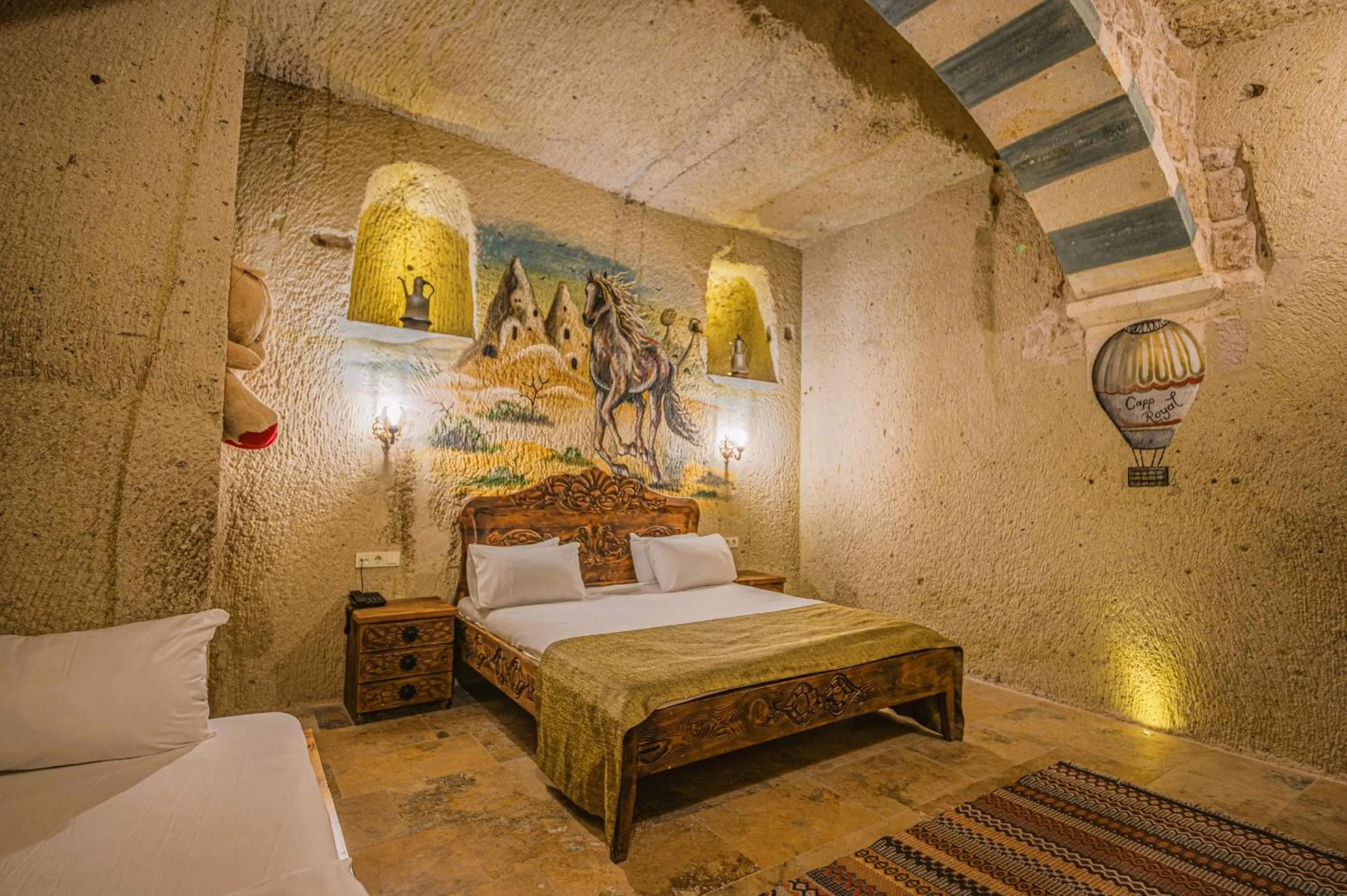 Bedroom, Bed in Capp Royal Cave HOTEL