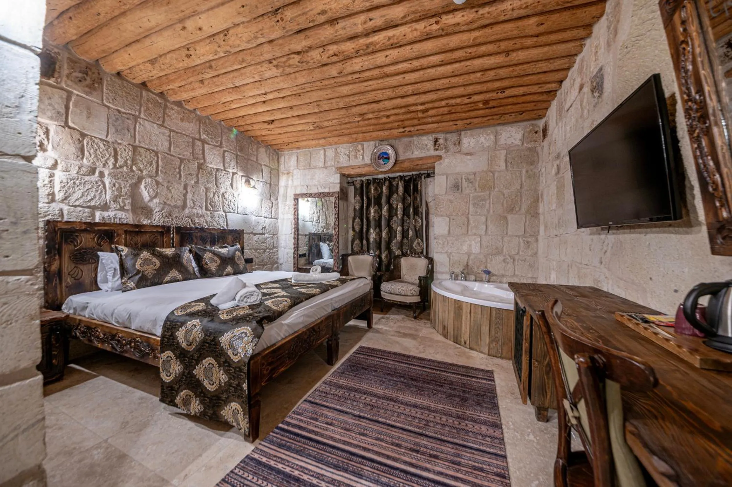 Bedroom, Bed in Capp Royal Cave HOTEL