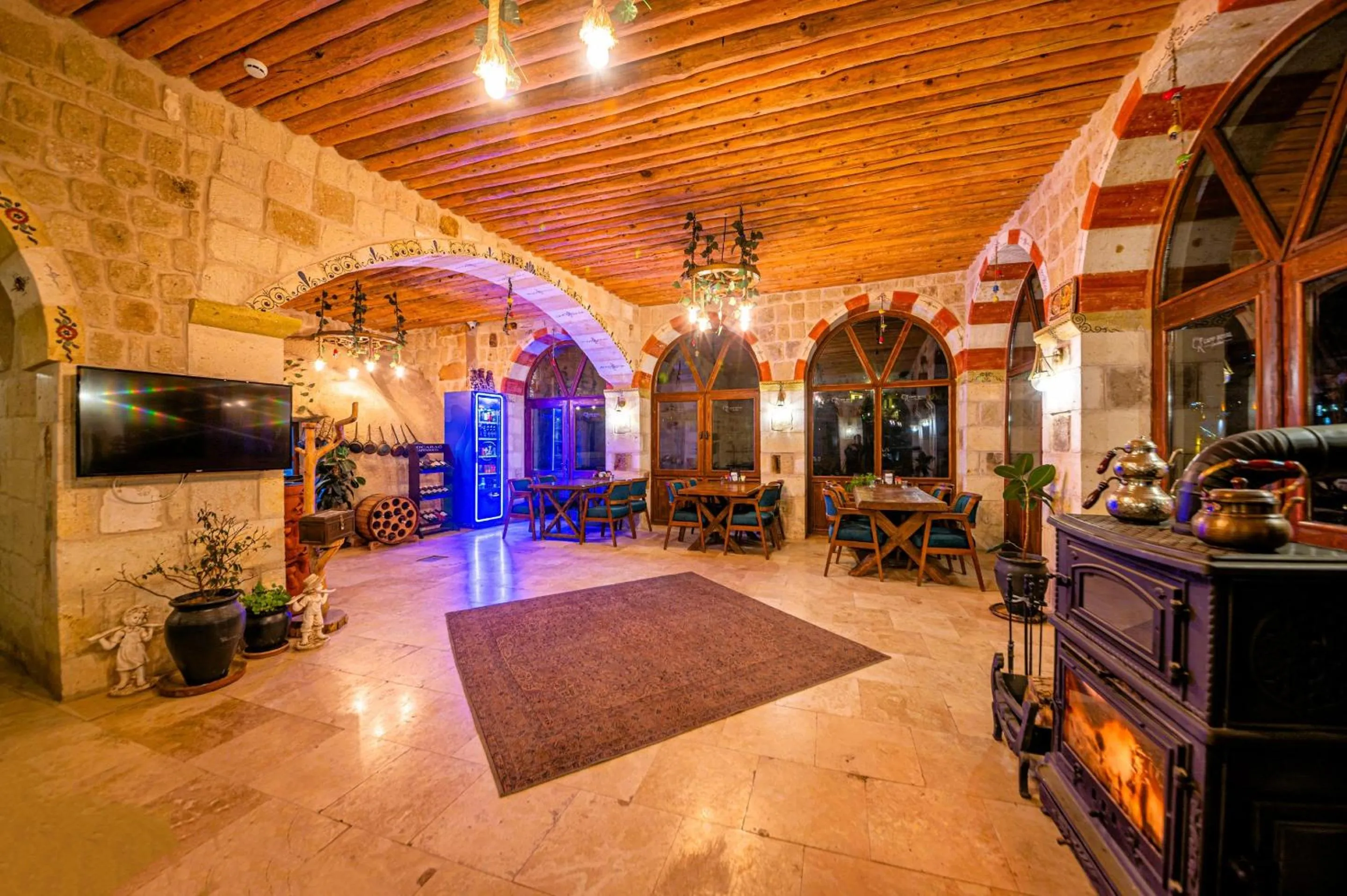 Restaurant/places to eat in Capp Royal Cave HOTEL