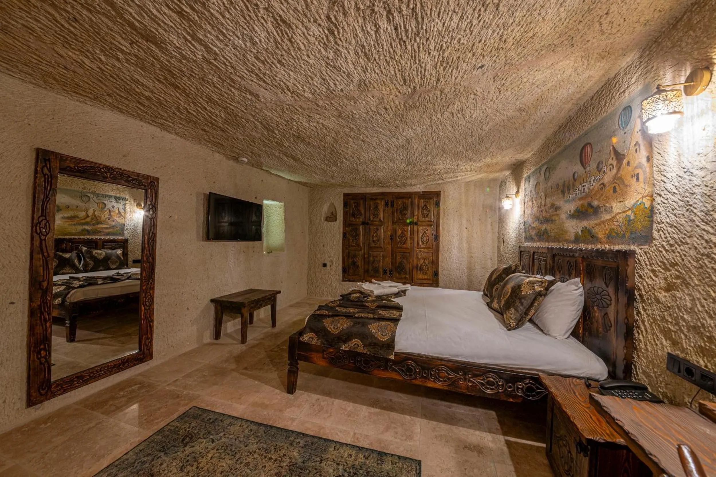 Bedroom, Bed in Capp Royal Cave HOTEL