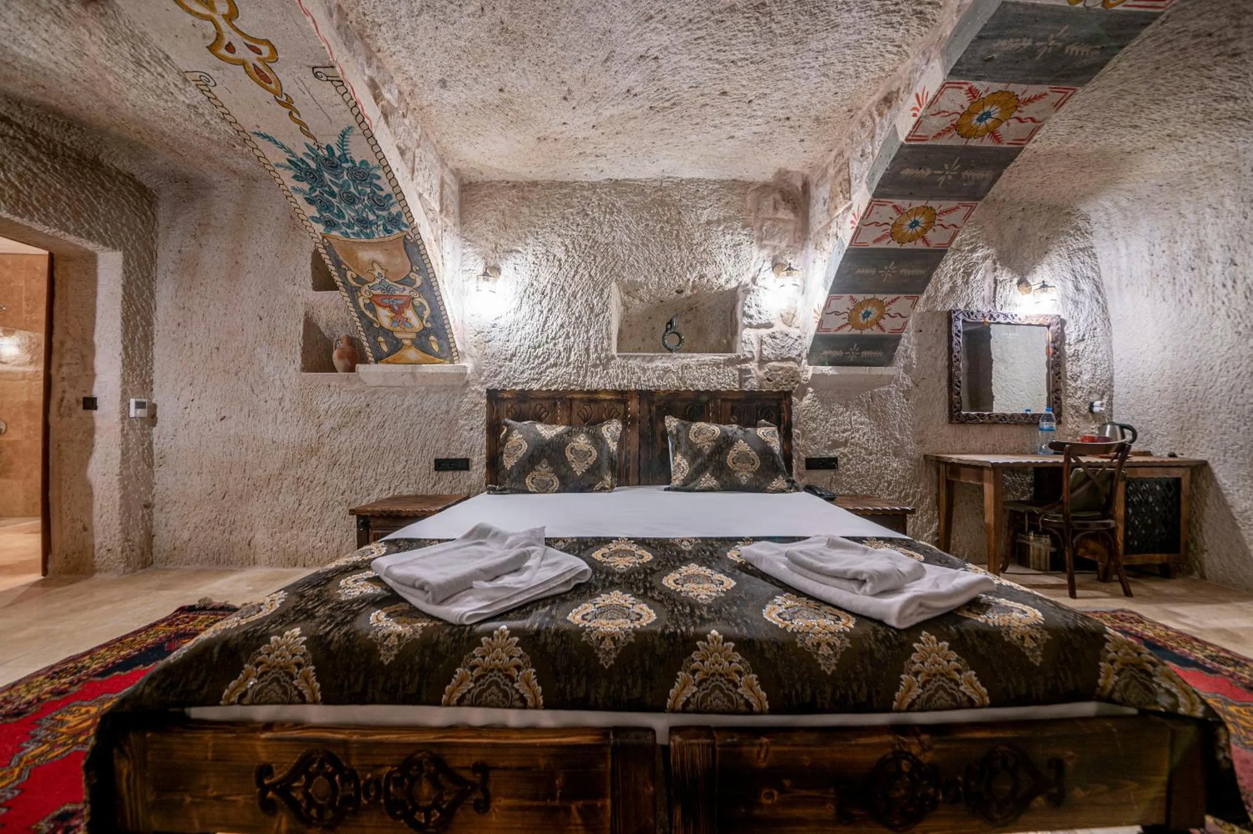 Bed in Capp Royal Cave HOTEL