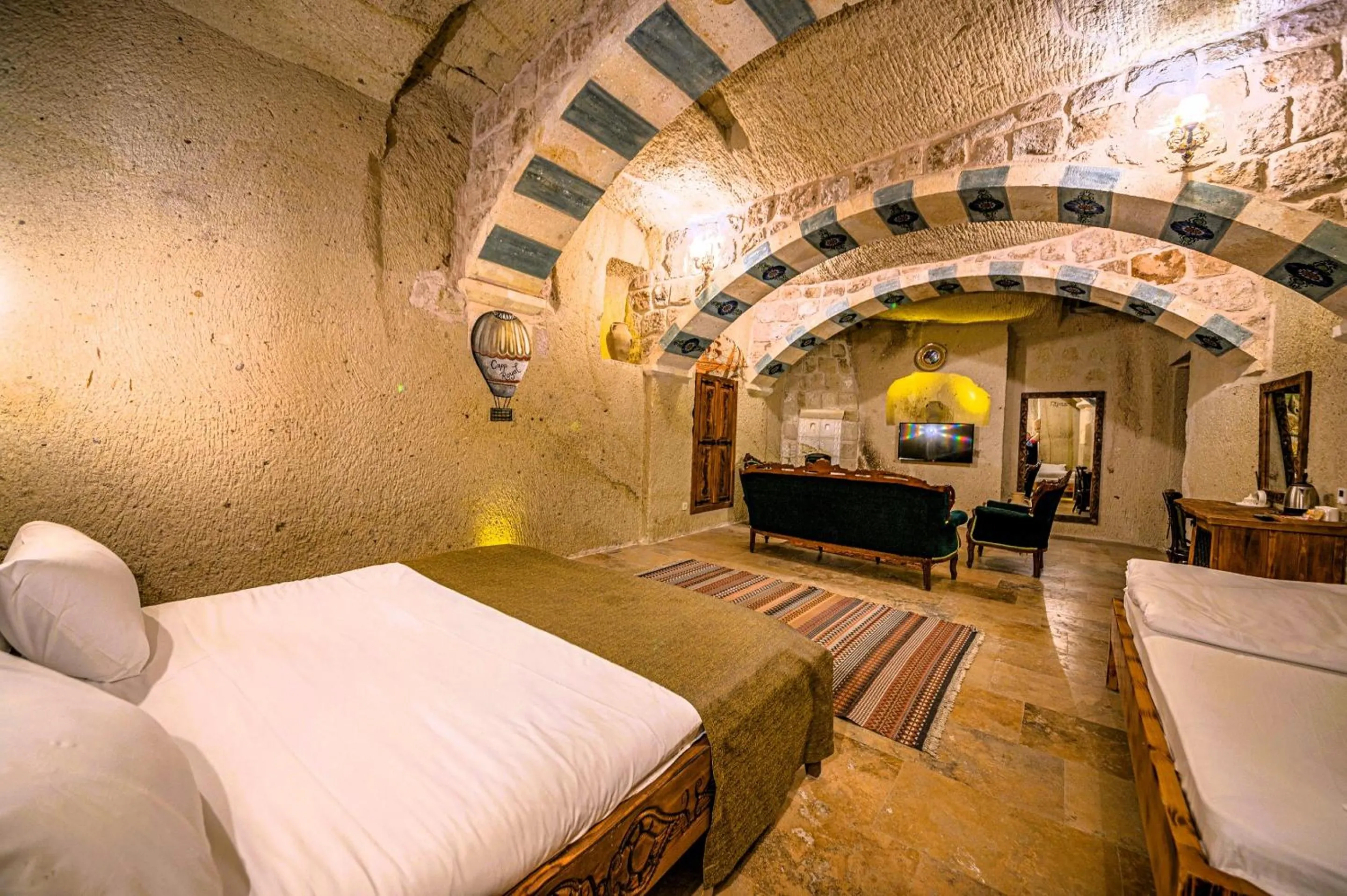 Bedroom, Bed in Capp Royal Cave HOTEL