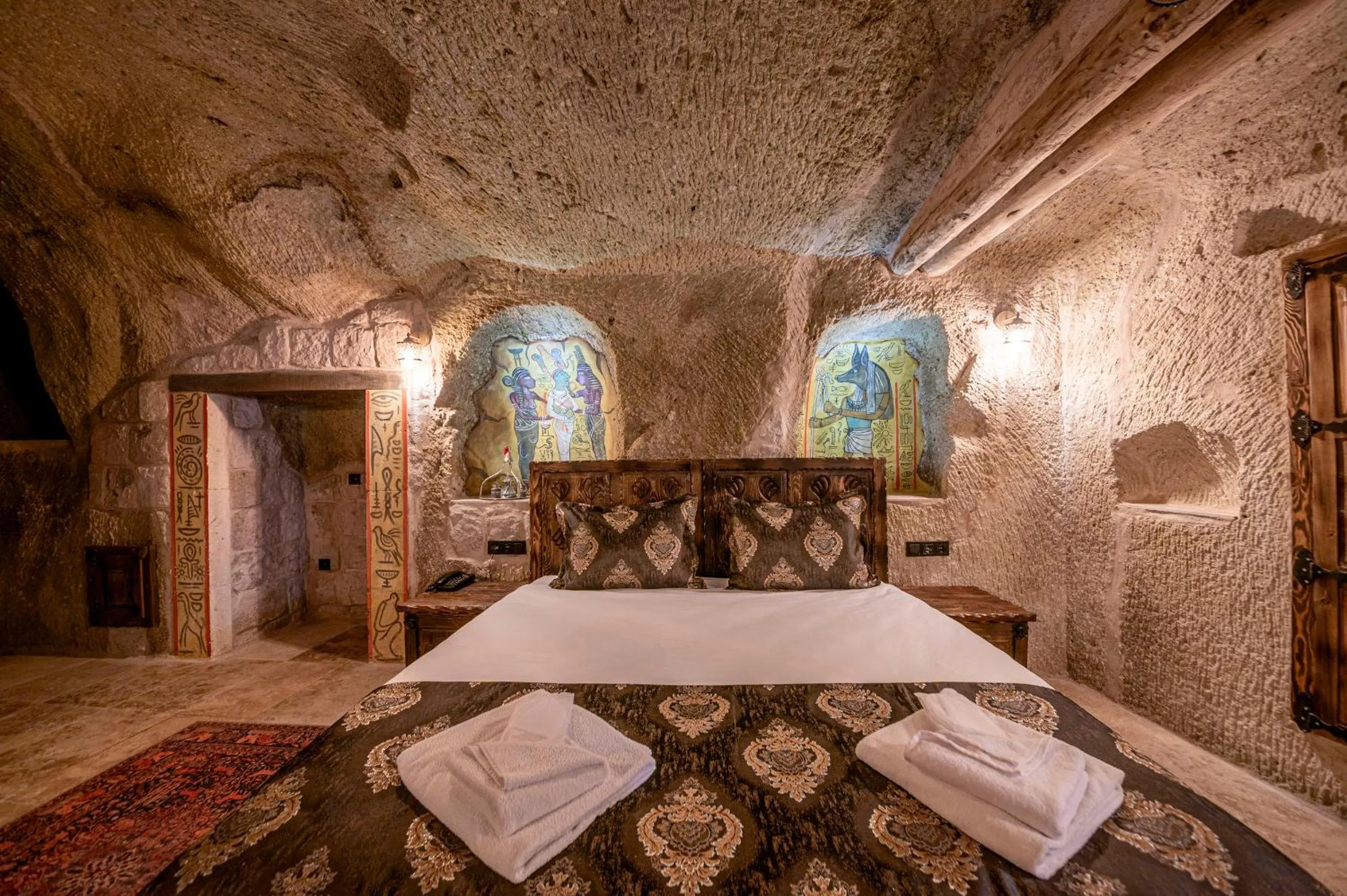 Bed in Capp Royal Cave HOTEL