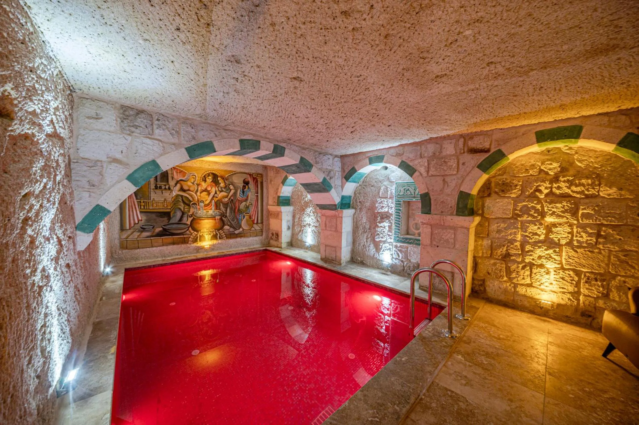 Swimming pool in Capp Royal Cave HOTEL