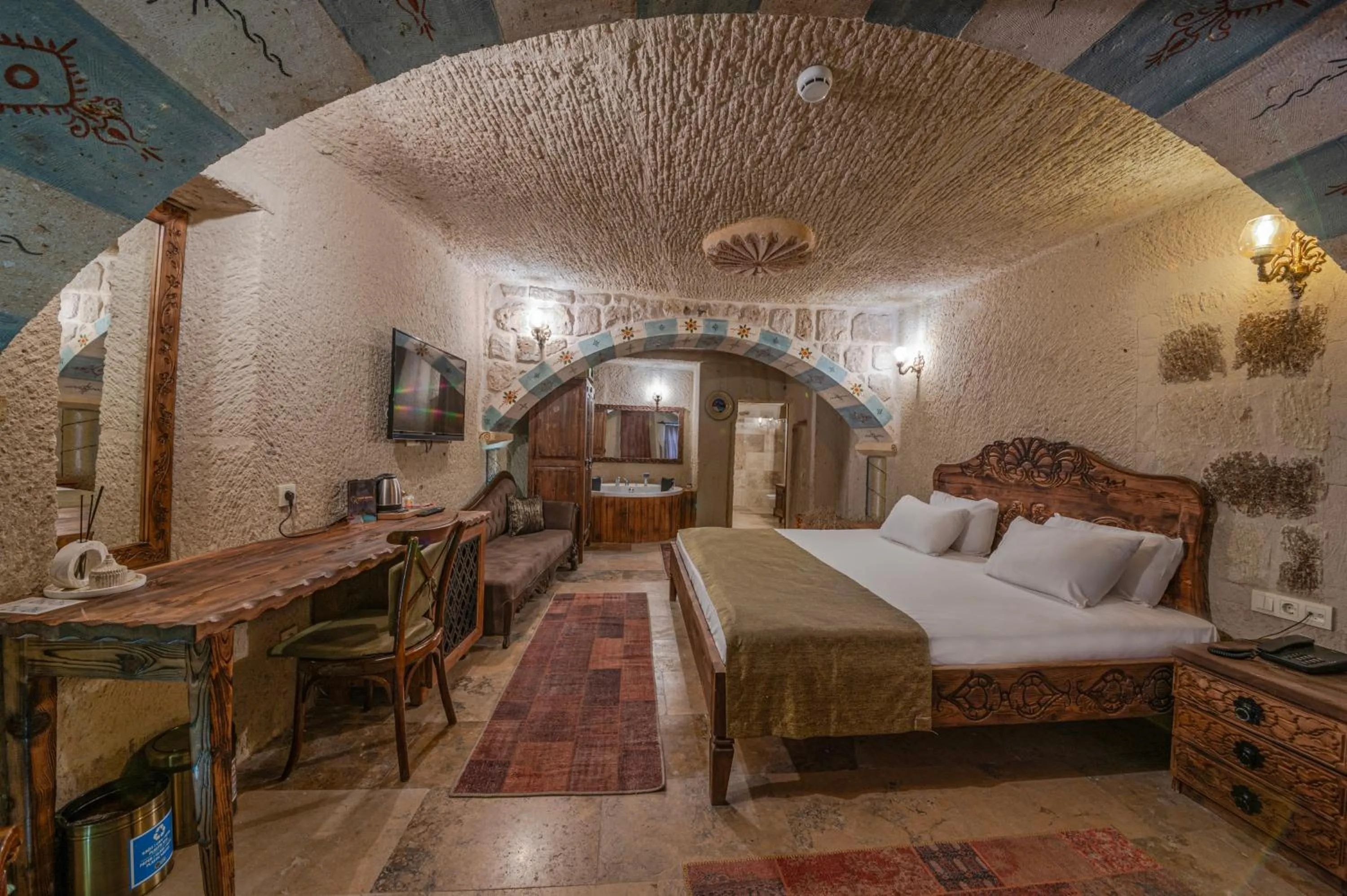 Photo of the whole room, Bed in Capp Royal Cave HOTEL