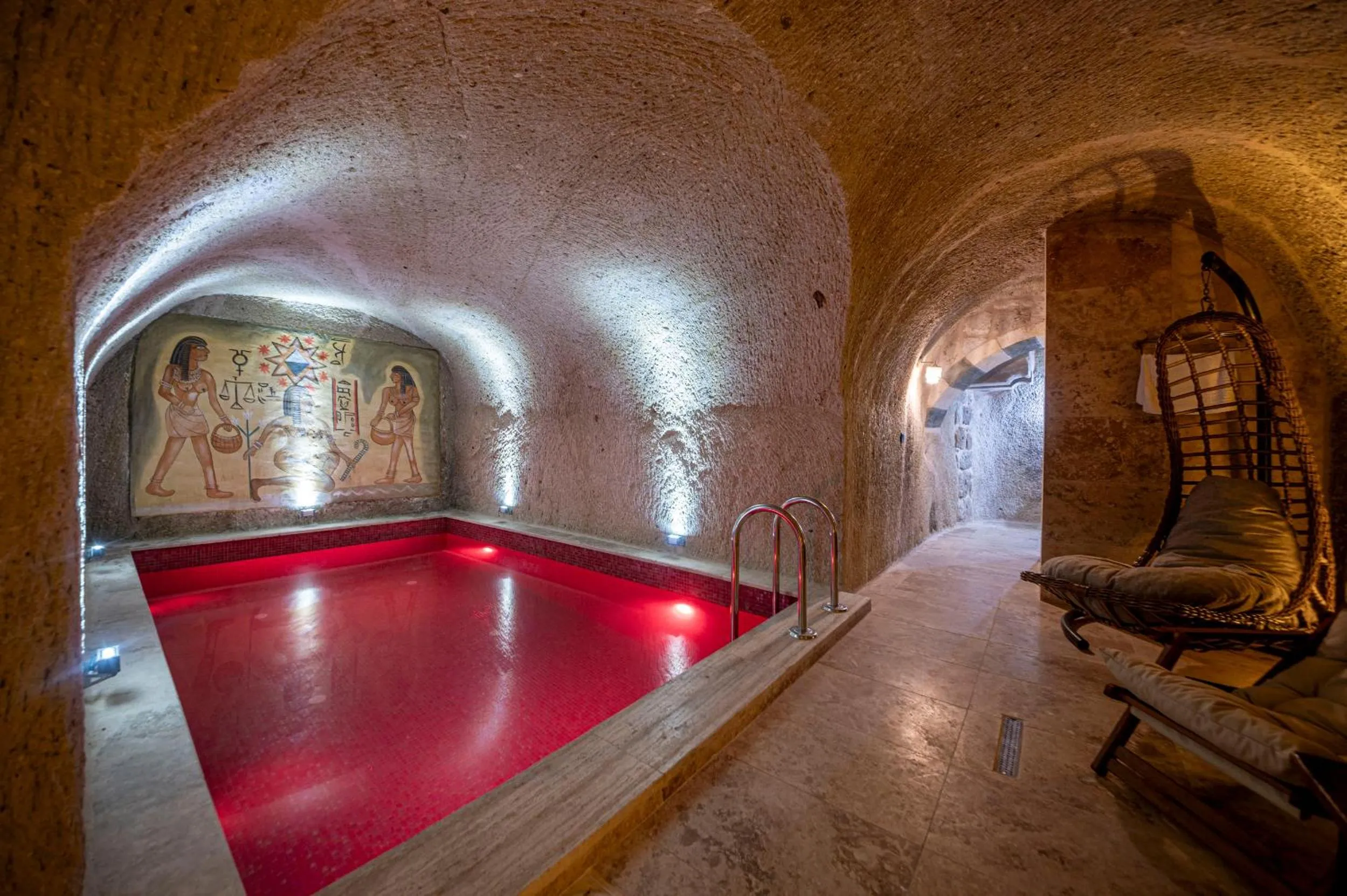 Swimming pool in Capp Royal Cave HOTEL