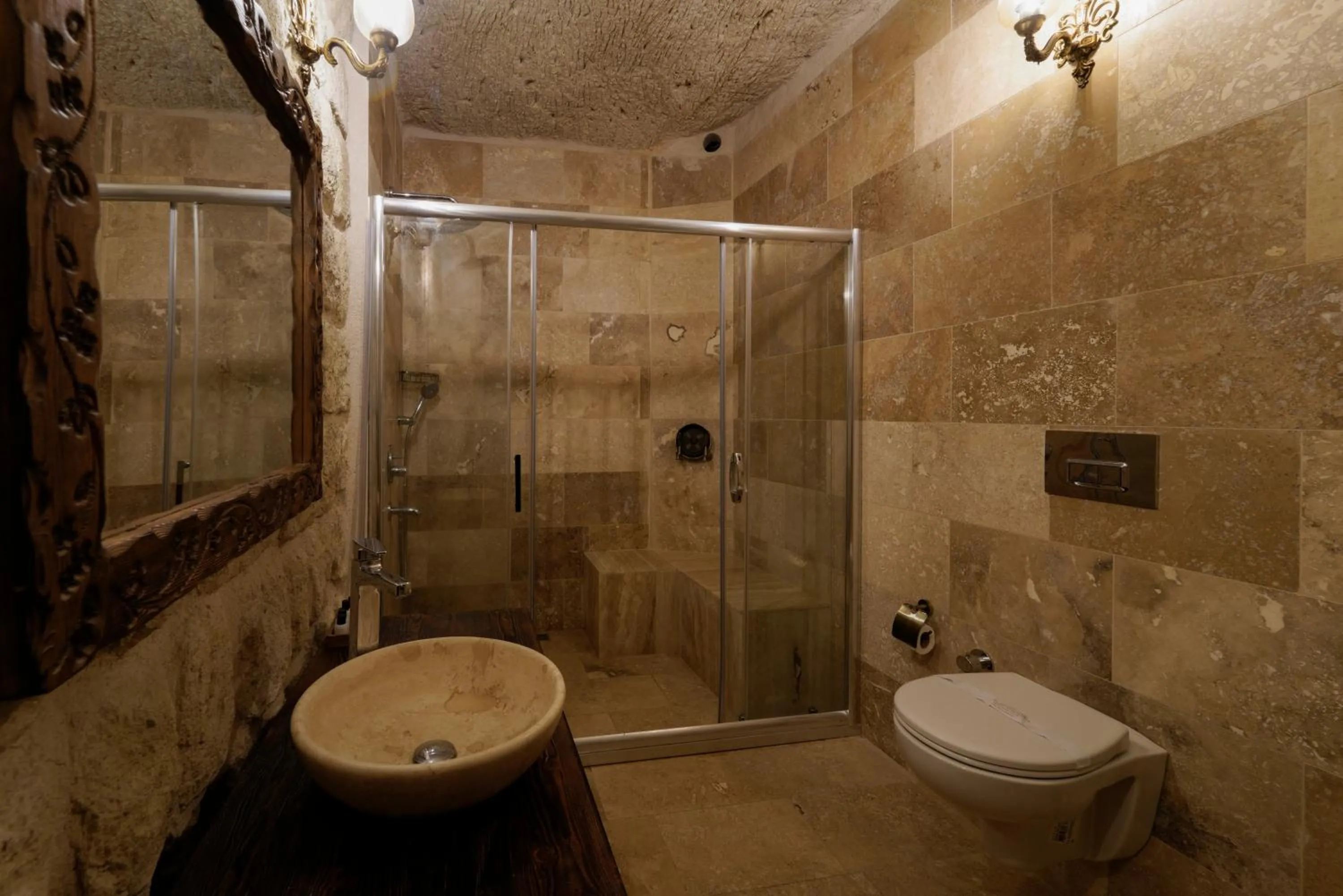 Public Bath in Capp Royal Cave HOTEL