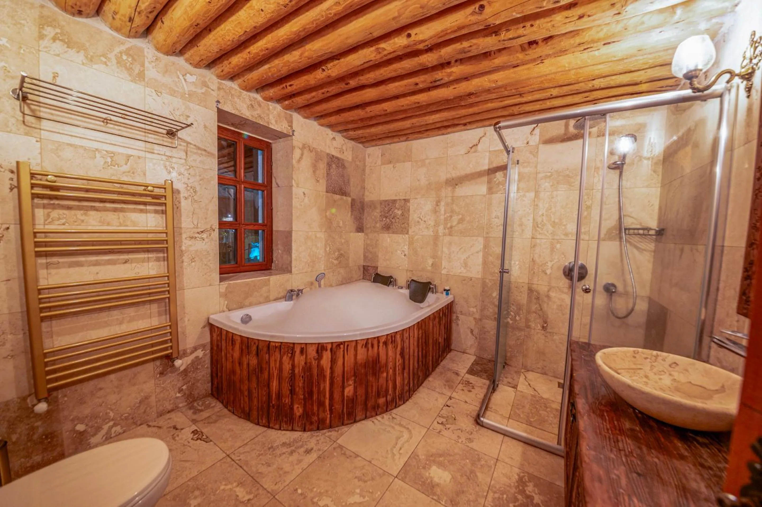 Hot Tub in Capp Royal Cave HOTEL