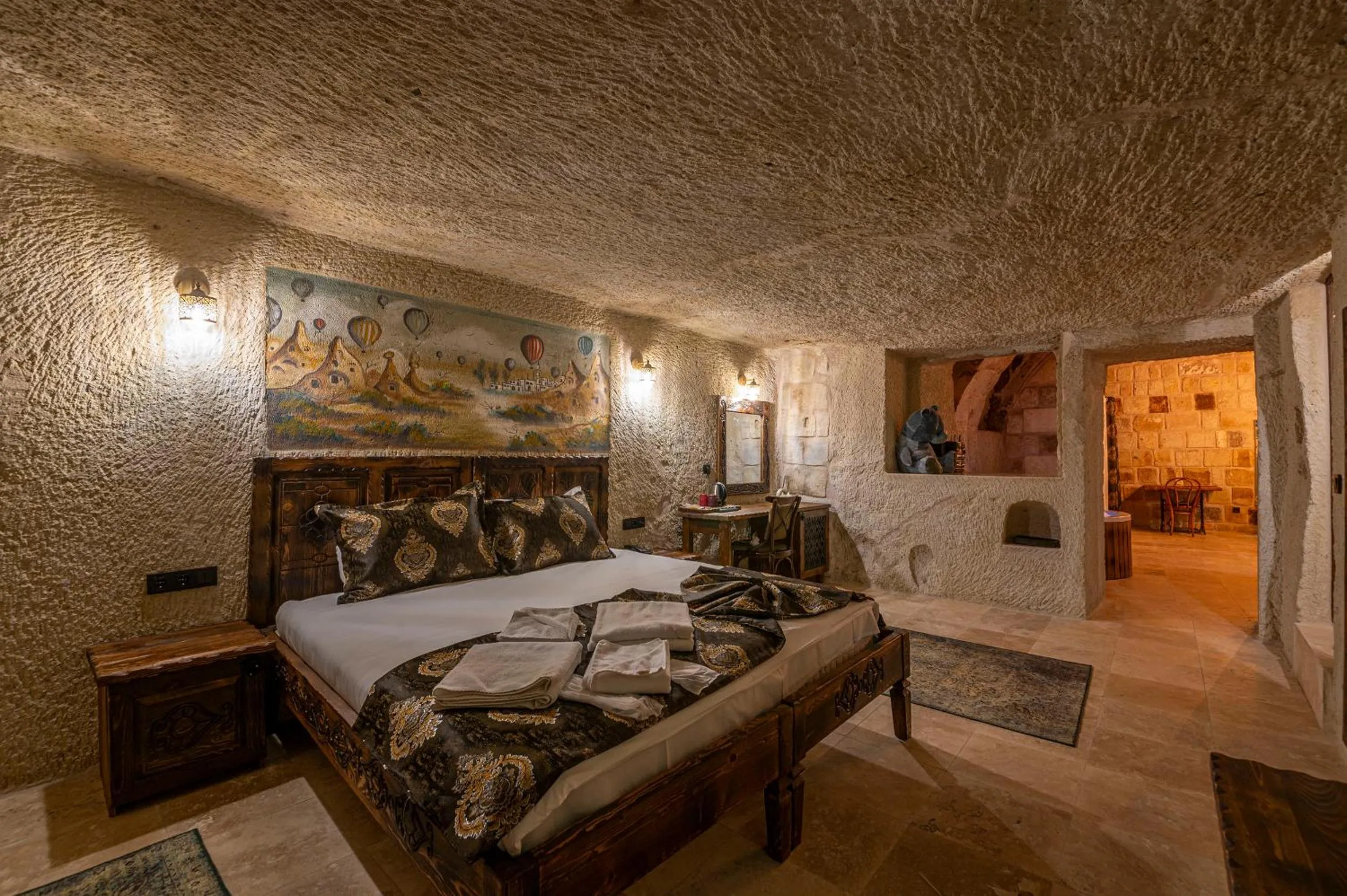 Bedroom, Bed in Capp Royal Cave HOTEL