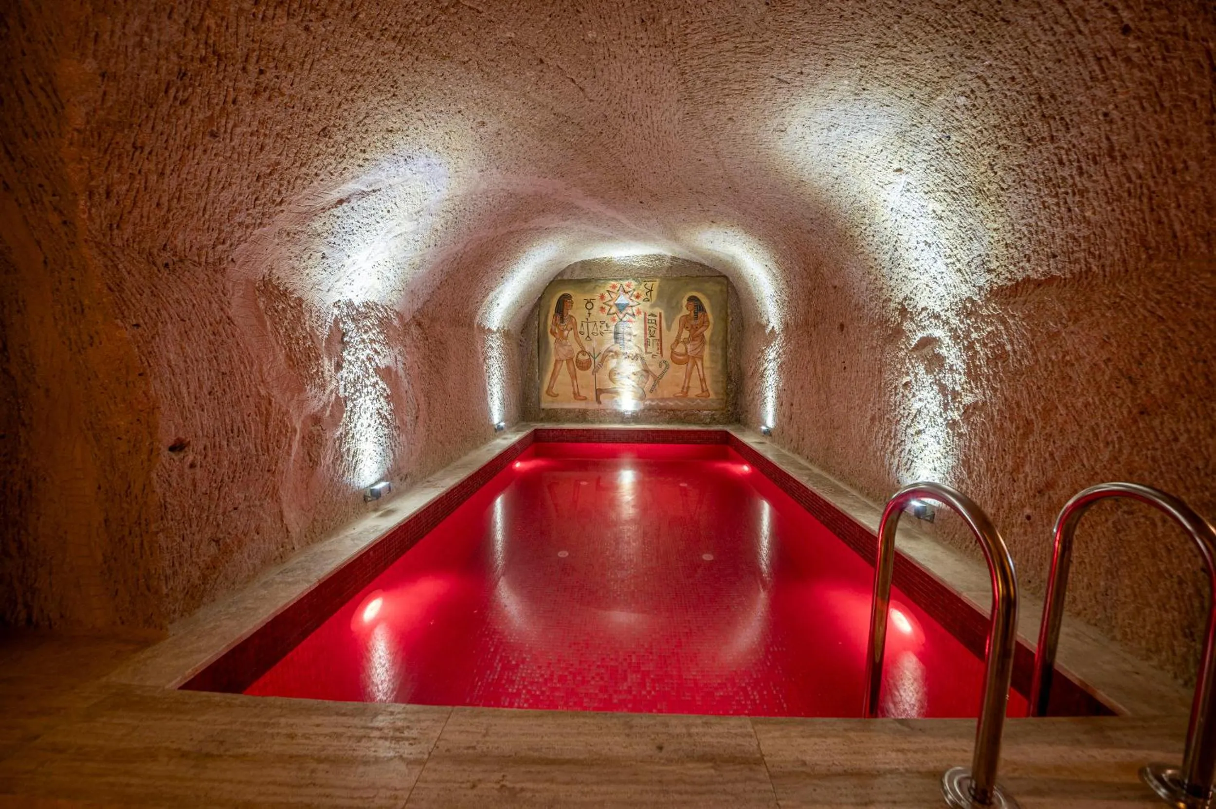 Swimming pool in Capp Royal Cave HOTEL