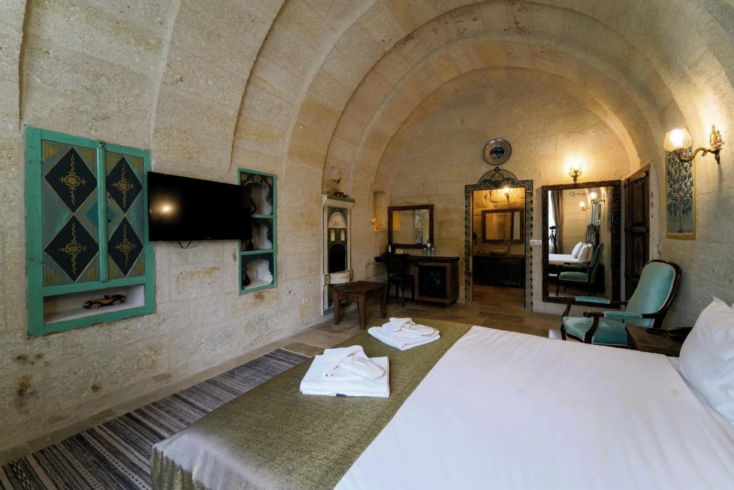 Massage, Bed in Capp Royal Cave HOTEL