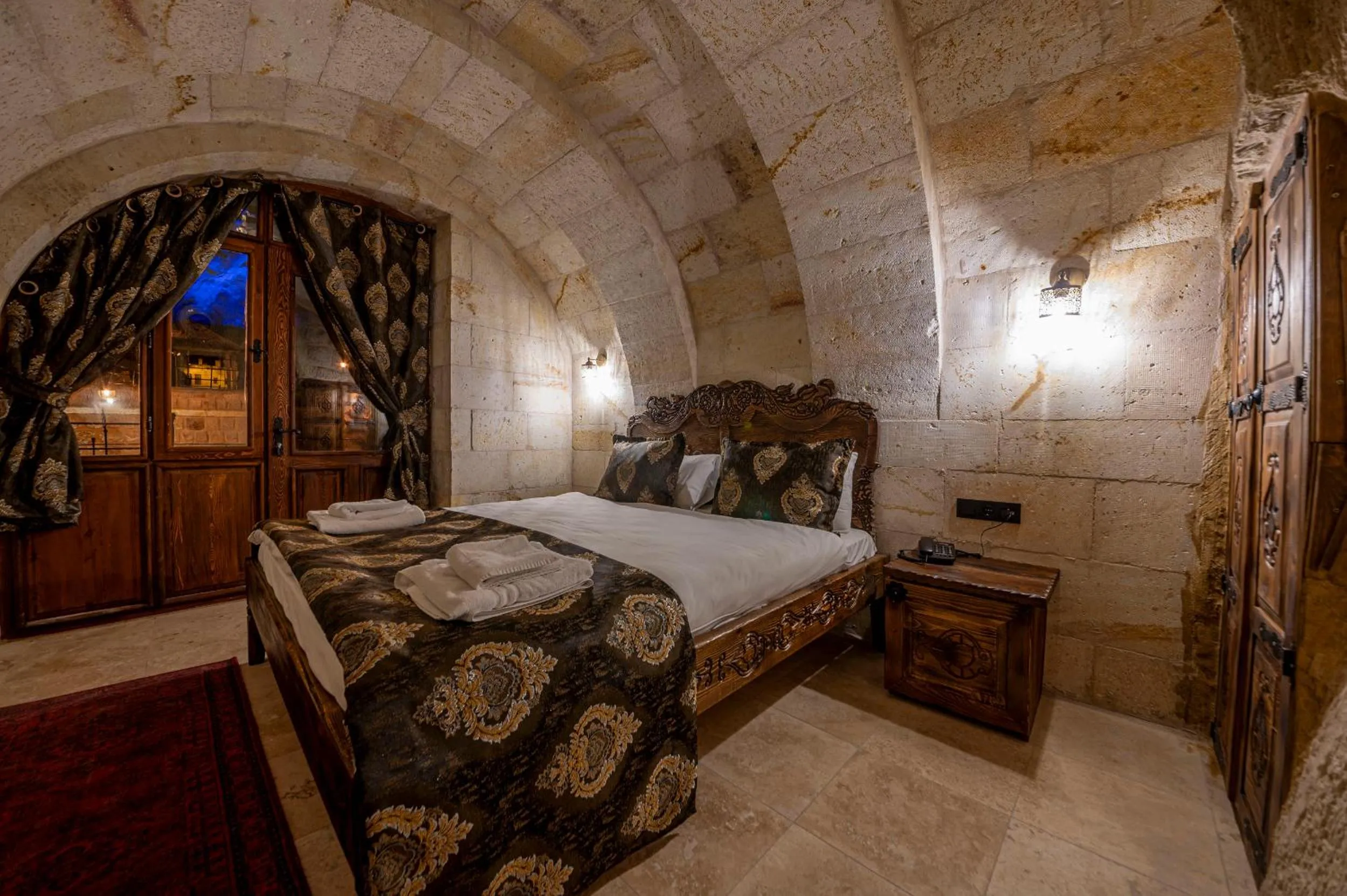 Bed in Capp Royal Cave HOTEL