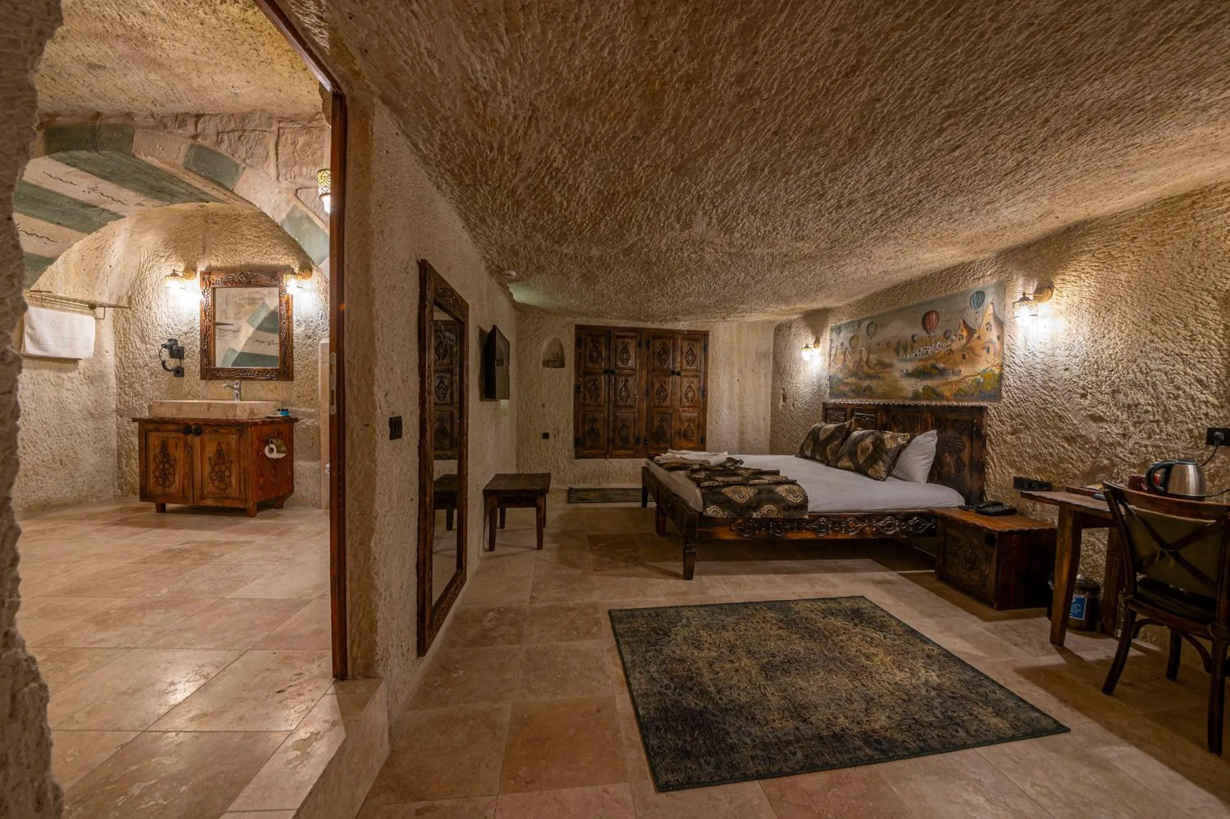 Bedroom, Bed in Capp Royal Cave HOTEL