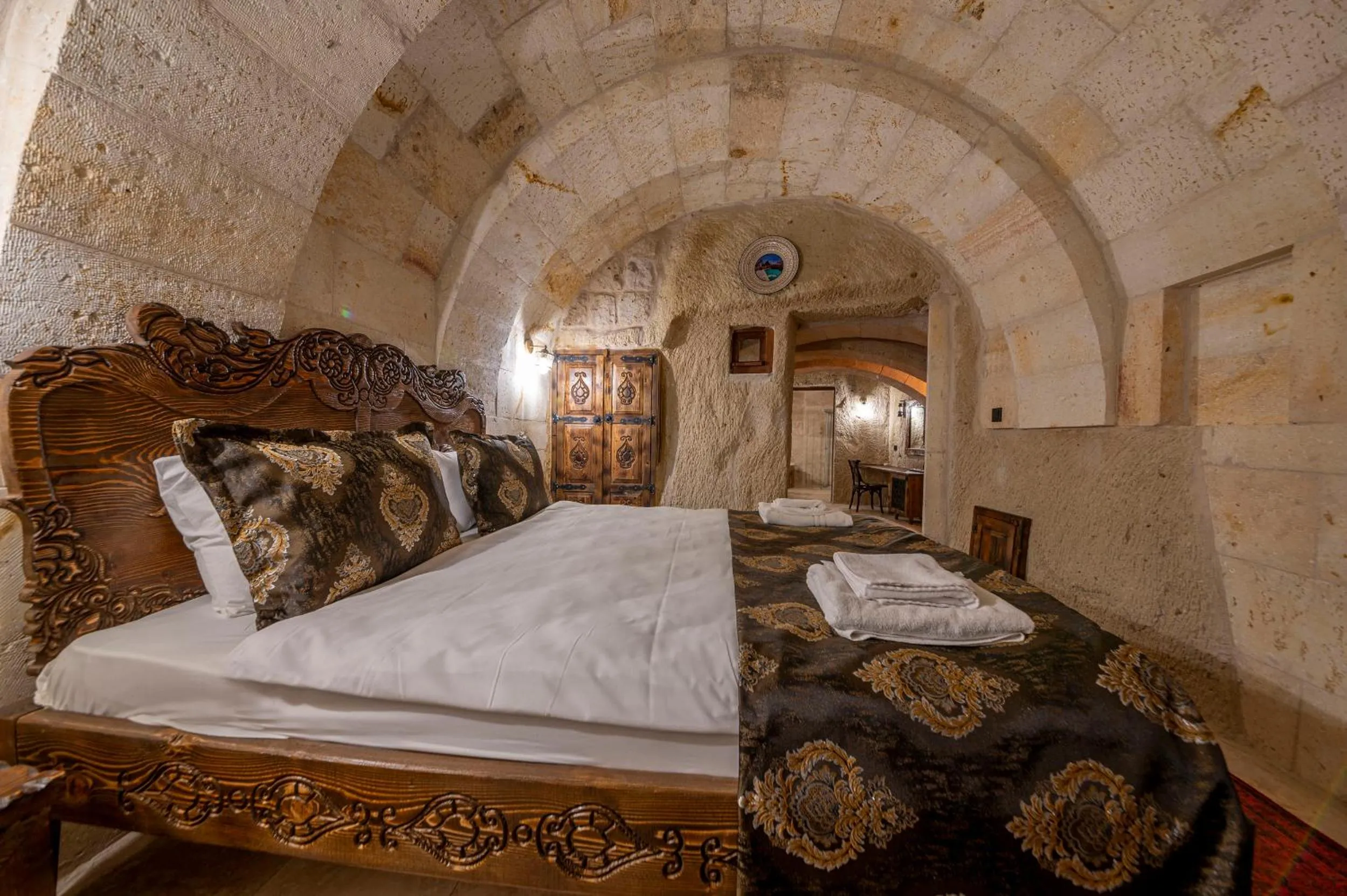 Bed in Capp Royal Cave HOTEL