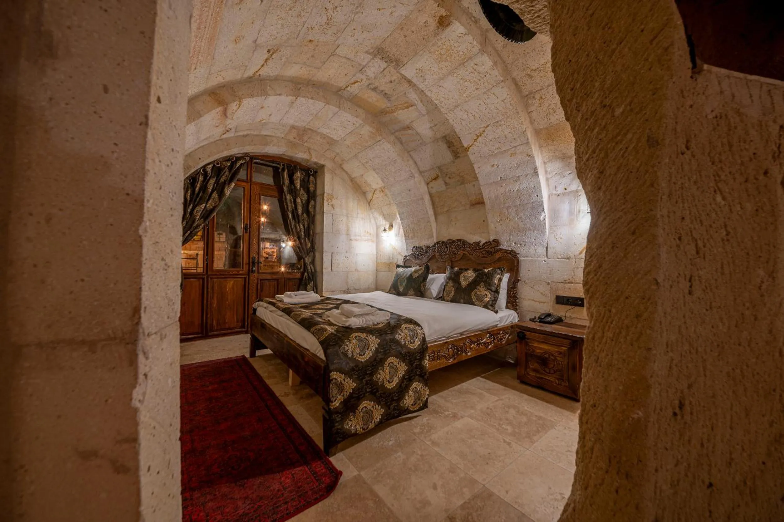 Bedroom, Bed in Capp Royal Cave HOTEL