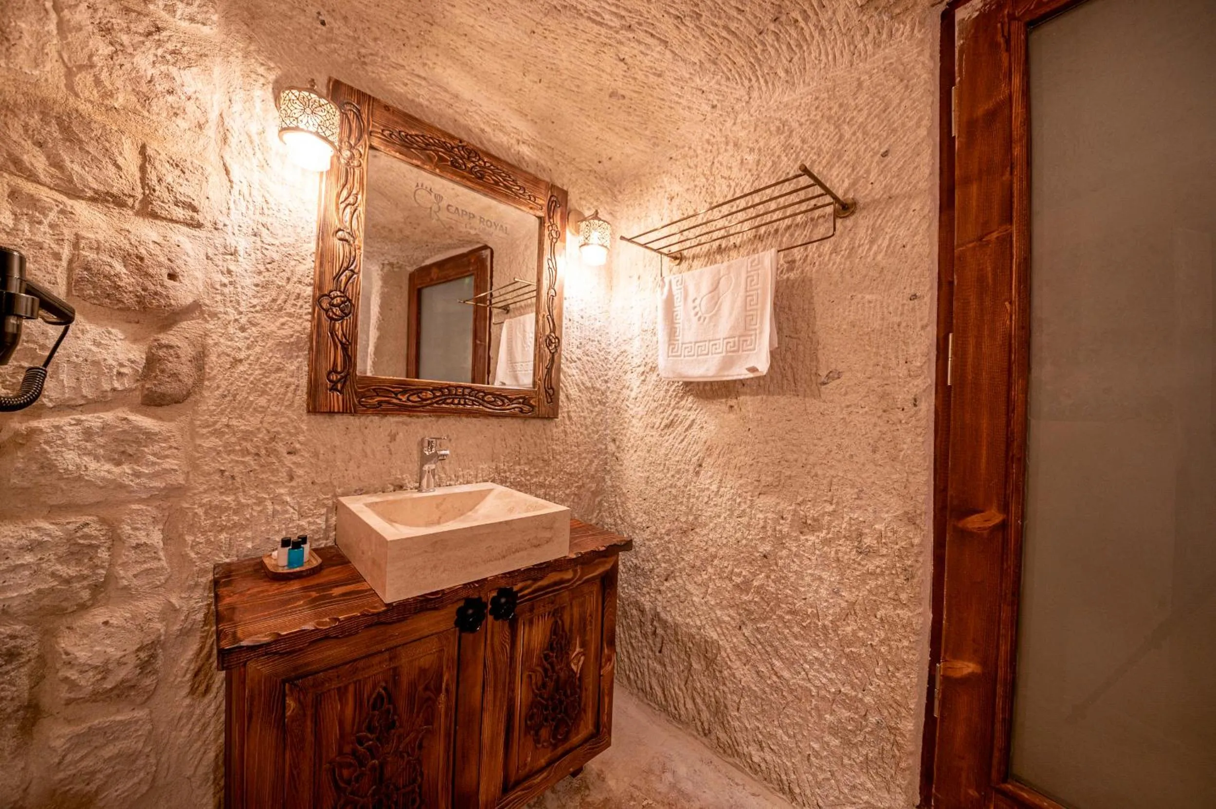 Bathroom in Capp Royal Cave HOTEL