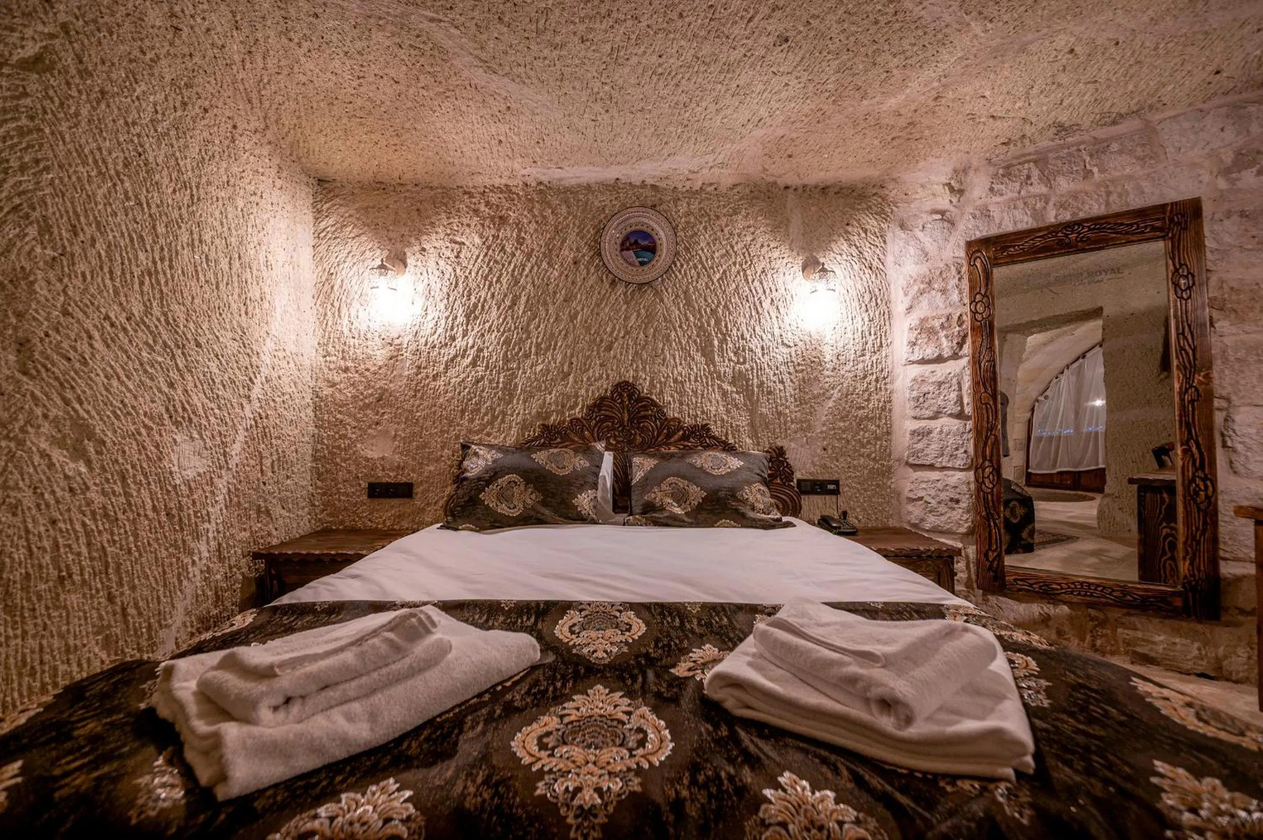 Bed in Capp Royal Cave HOTEL