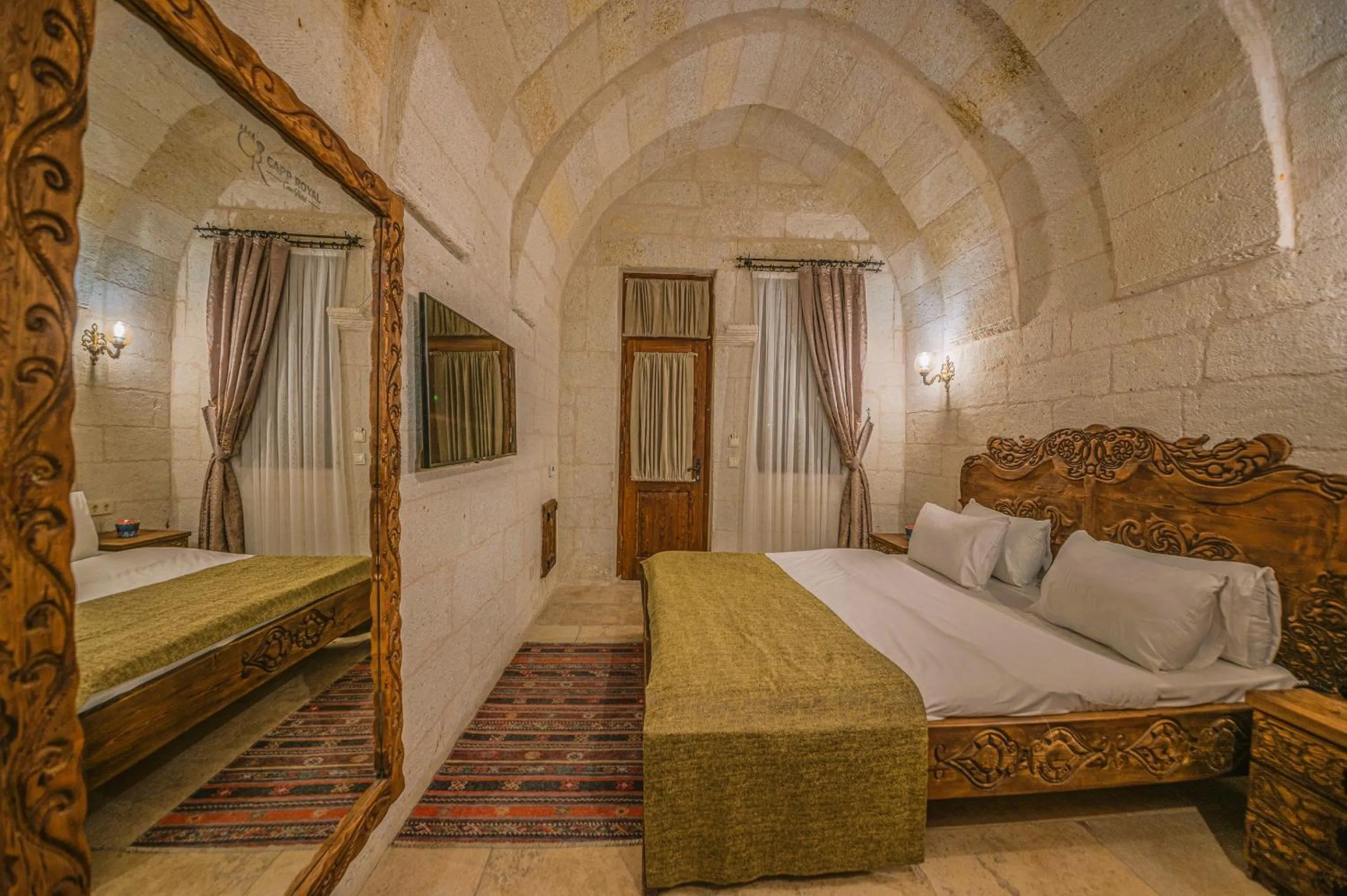 Massage, Bed in Capp Royal Cave HOTEL