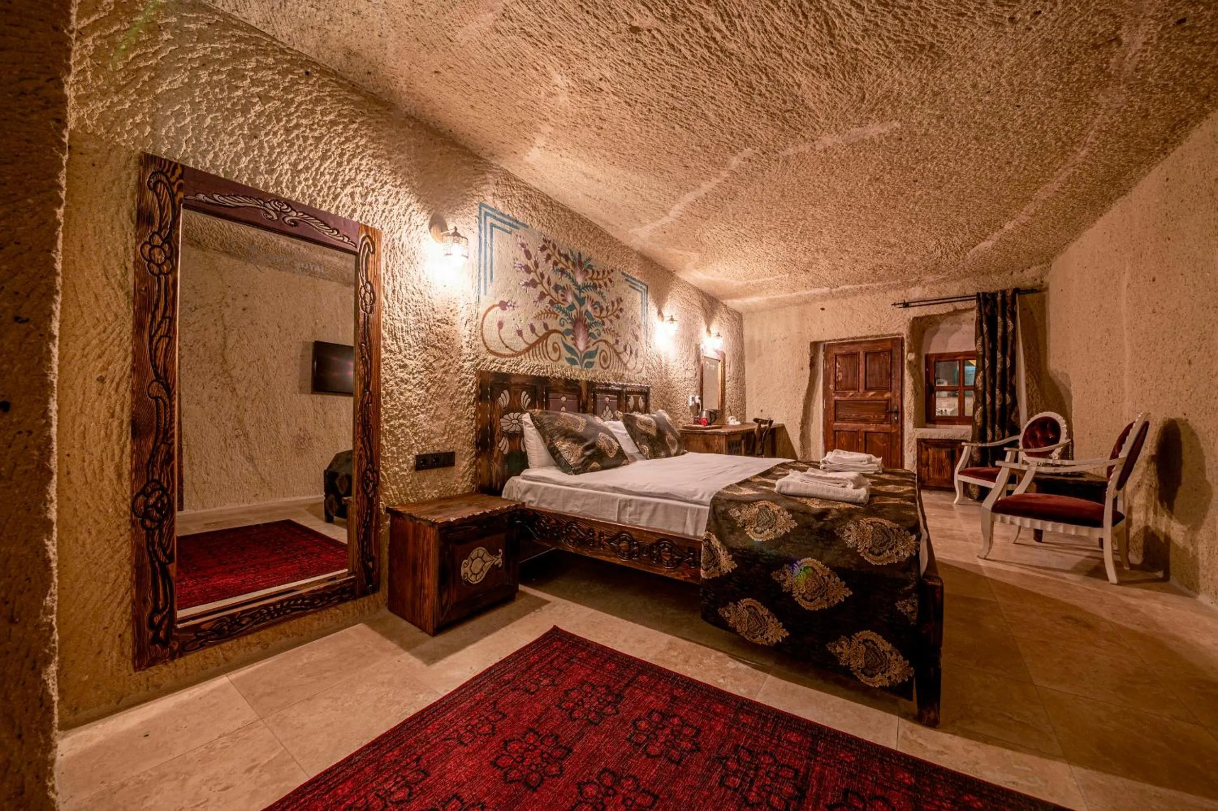 Bedroom, Bed in Capp Royal Cave HOTEL